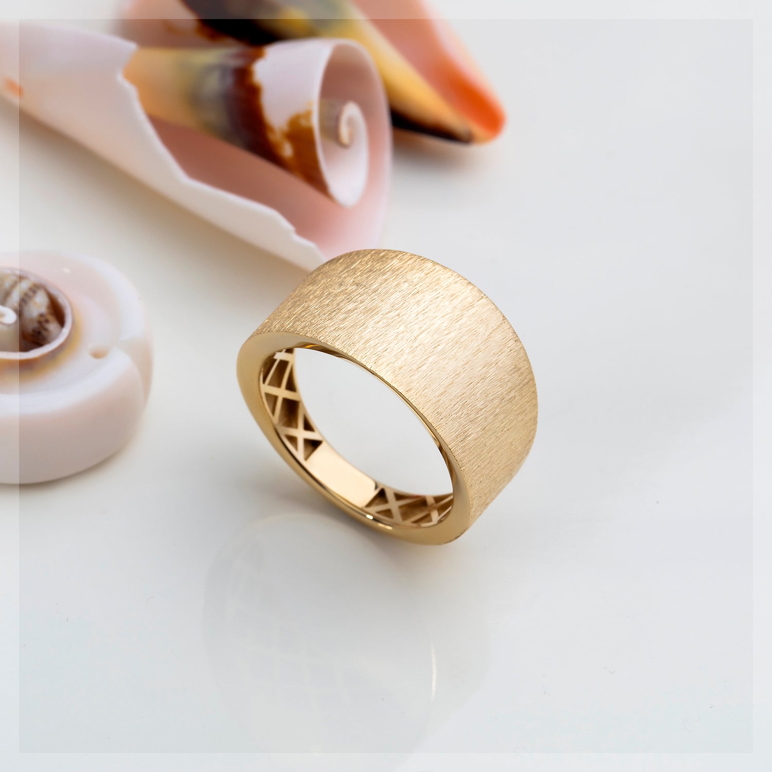Brushed cigar band ring in solid 14K & 18K gold — Kavseyn