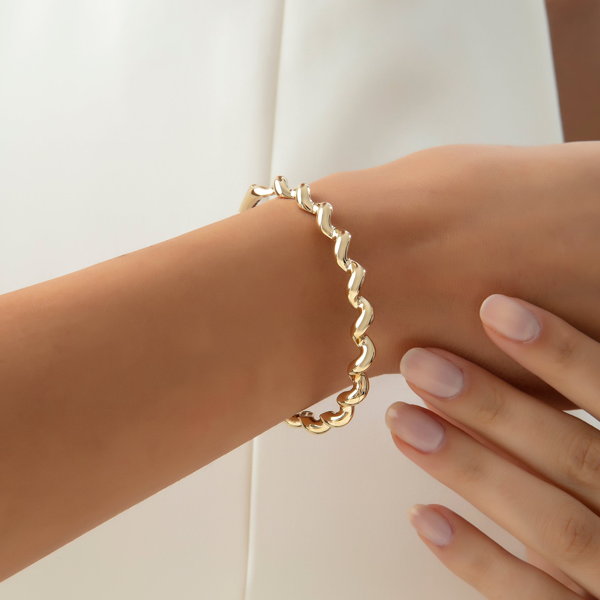 Twisted wave bangle bracelet in solid 14K & 18K gold — Kavseyn