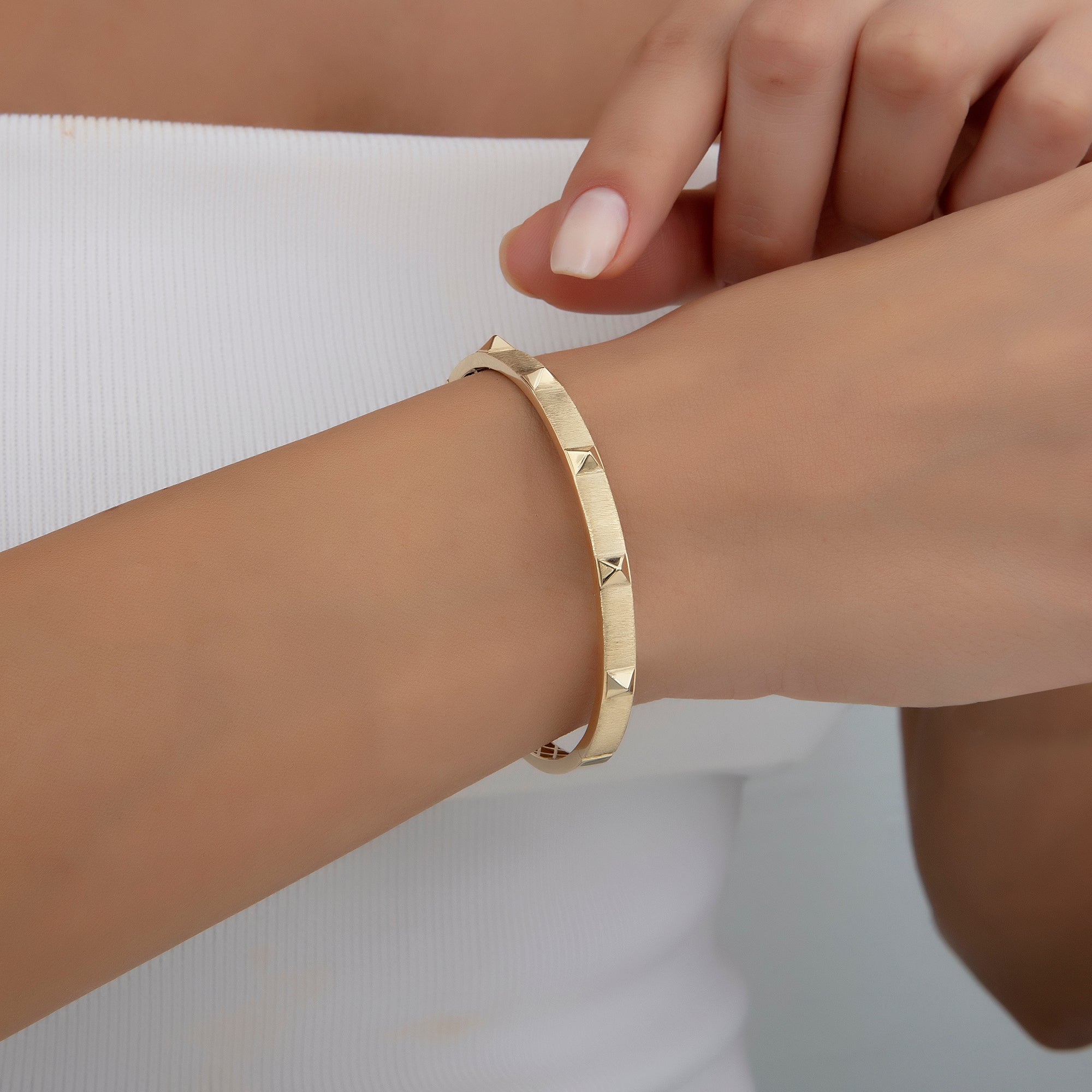 Pyramid stud bangle bracelet in solid 14K & 18K gold — Kavseyn
