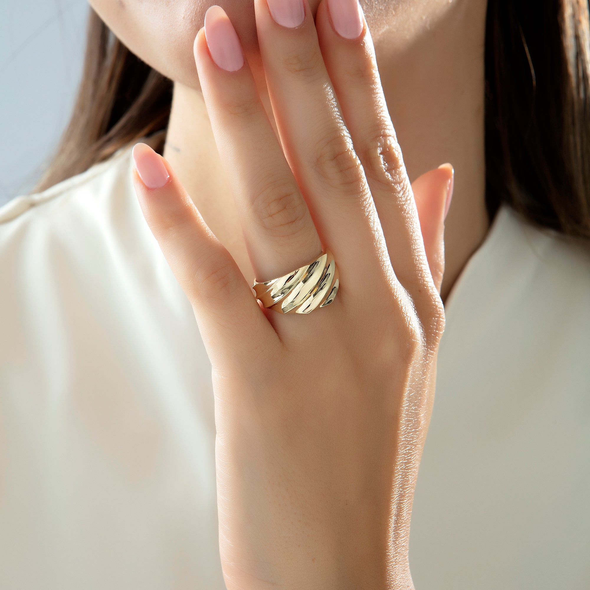Swirling dome gold ring with sculpted ridges, detail view — Kavseyn