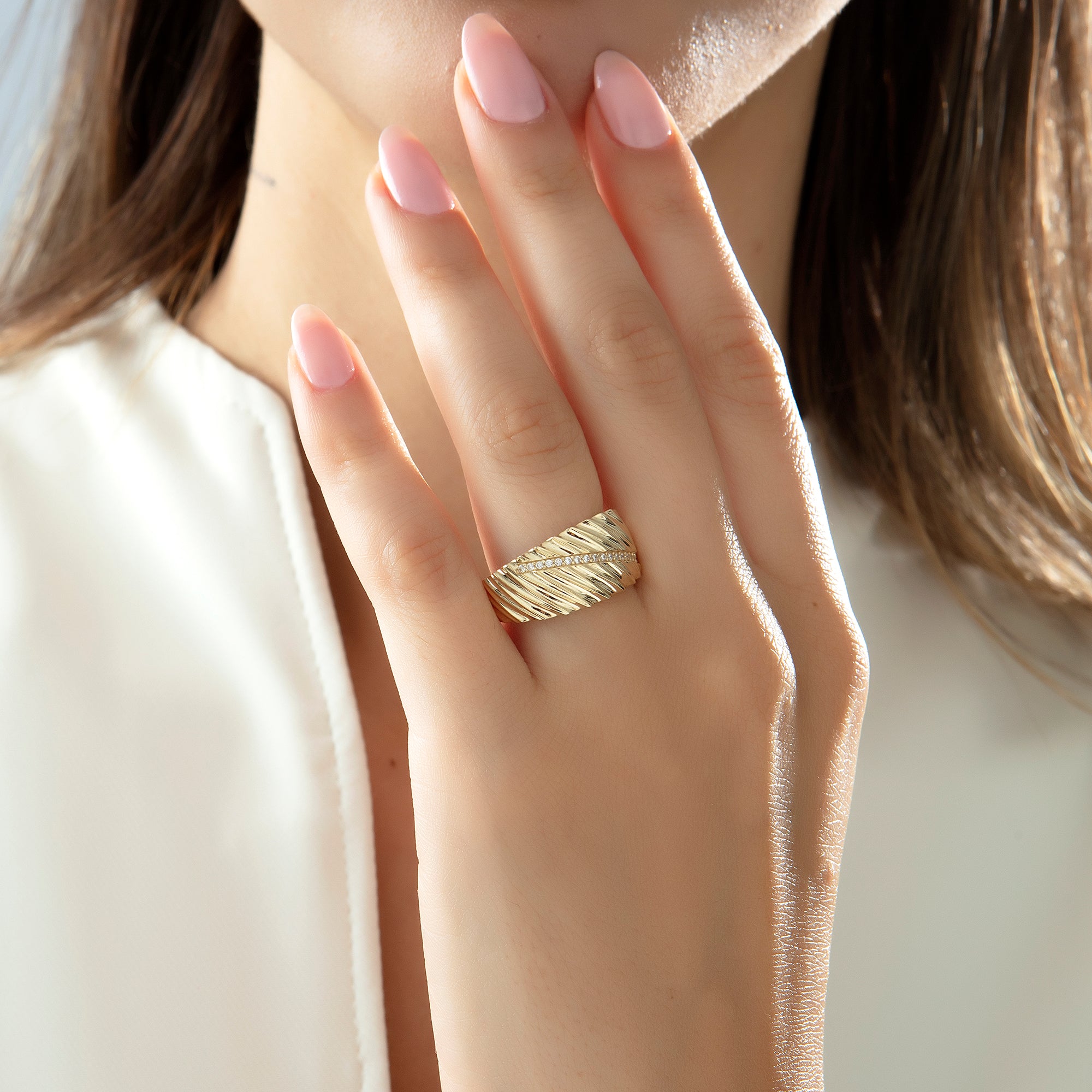 Leaf-motif dome ring with pavé cubic zirconia, detail view — Kavseyn