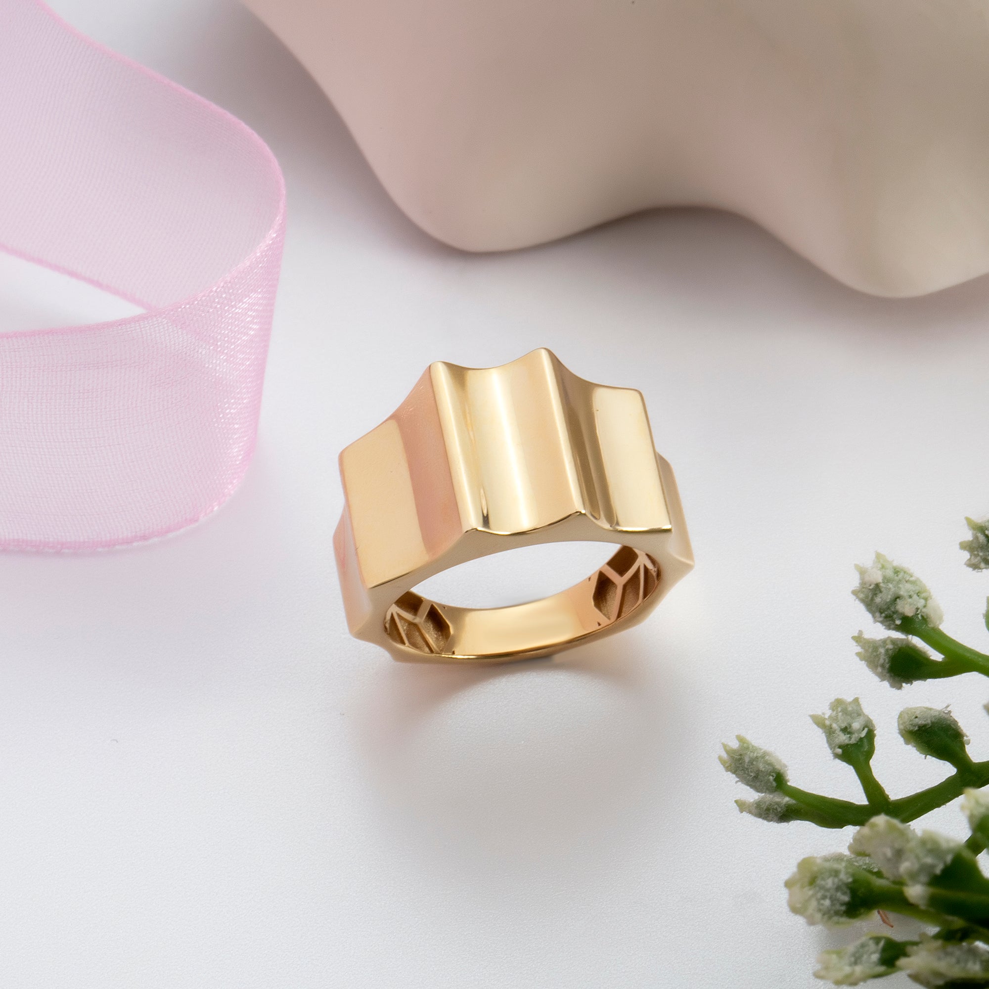 Fluted Column Ring in solid 14K and 18K gold — Kavseyn