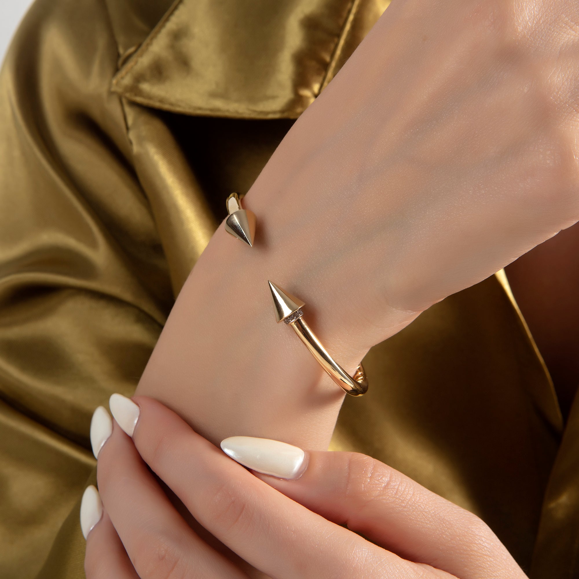 Spike cuff bracelet in solid 14K & 18K gold — Kavseyn