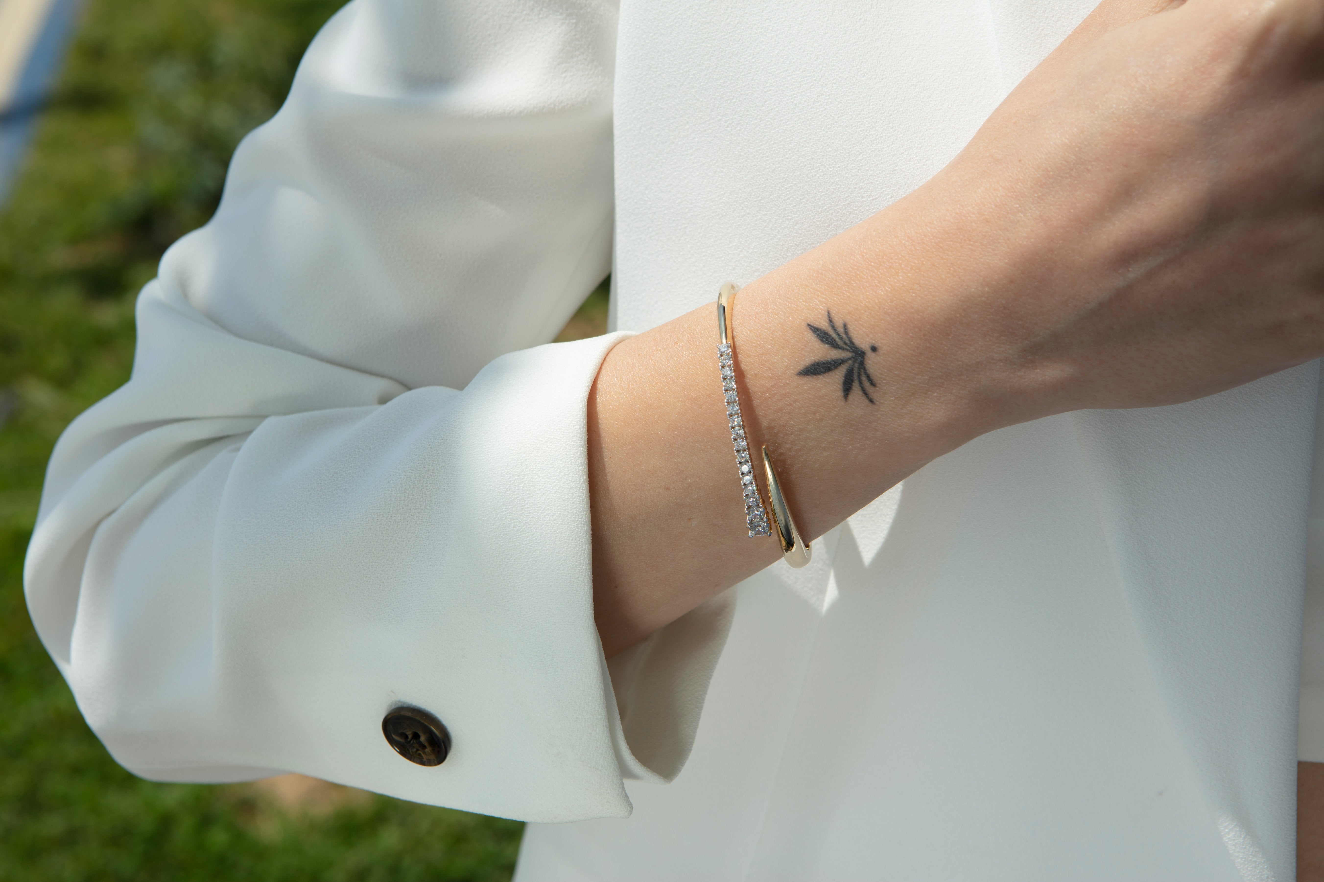 Graduated cubic zirconia bypass bangle in solid 14K & 18K gold — Kavseyn