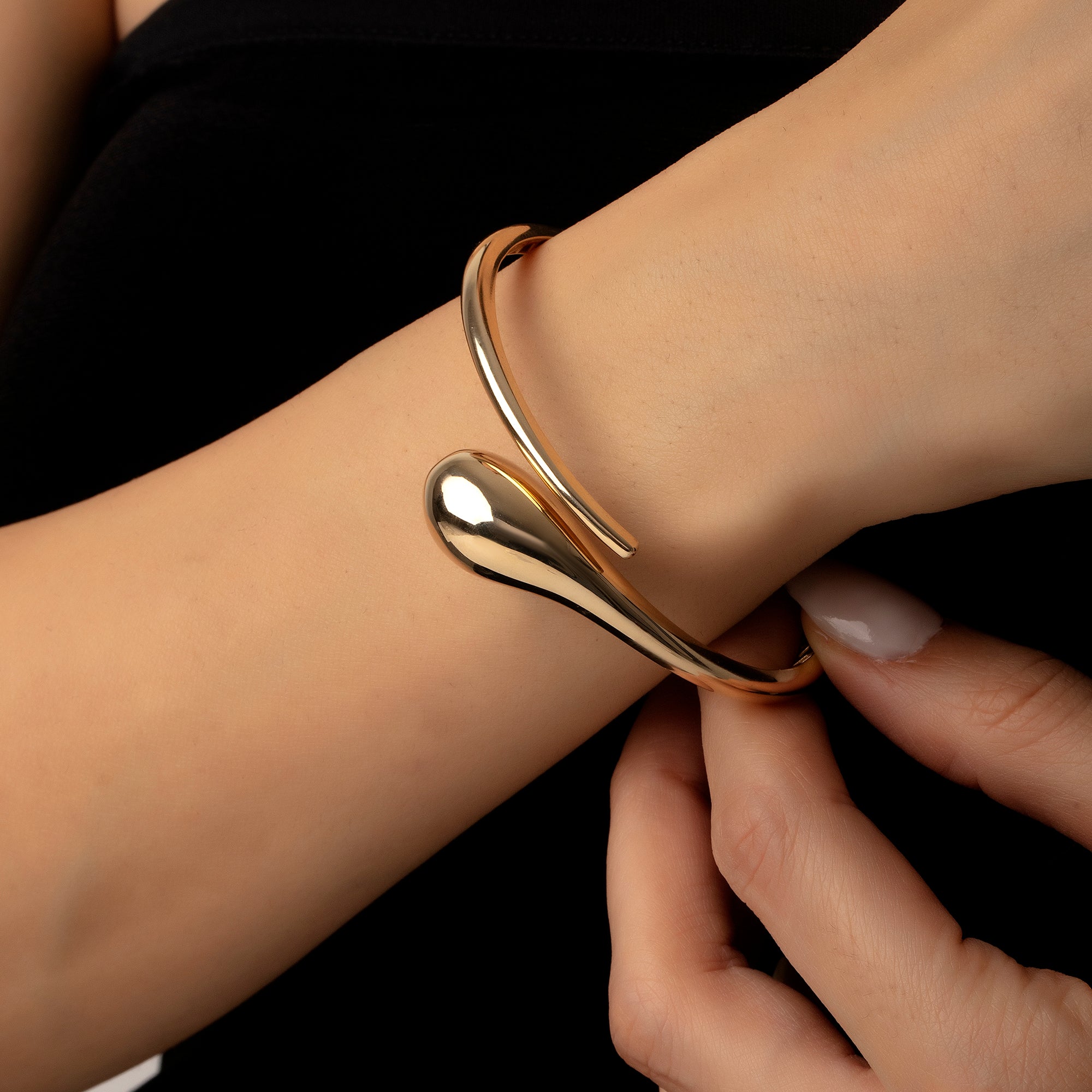 Teardrop bypass bangle bracelet in solid 14K & 18K gold — Kavseyn