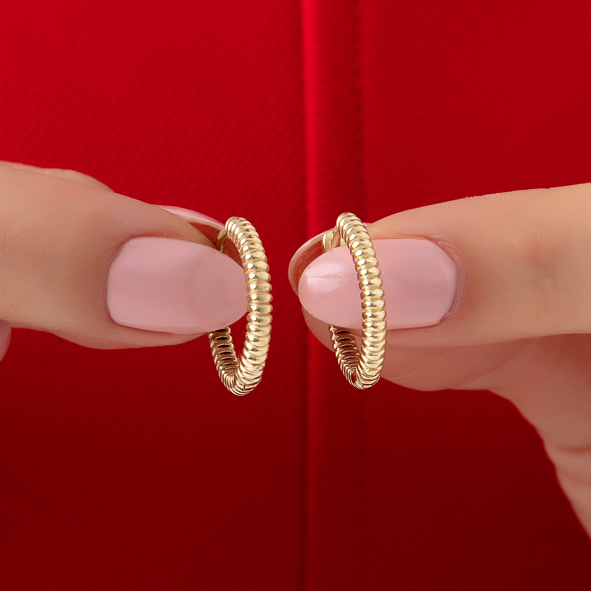 Ribbed gold hoop earrings in solid 14K & 18K gold — Kavseyn