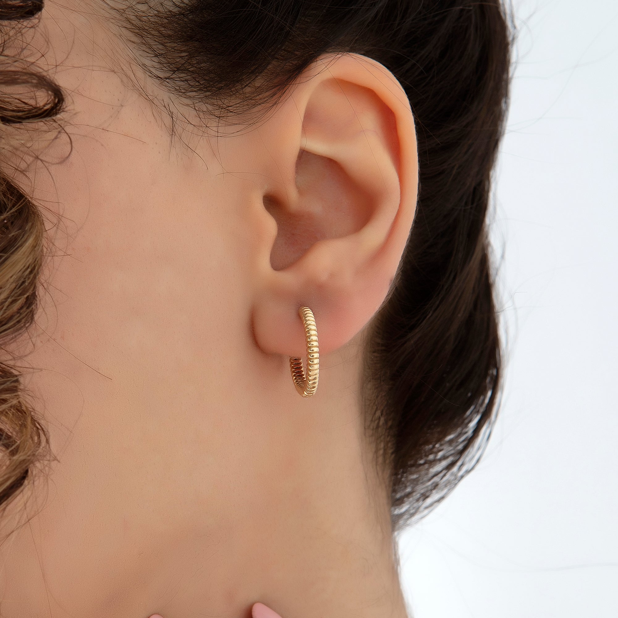 Ribbed gold hoop earrings in solid 14K & 18K gold — Kavseyn
