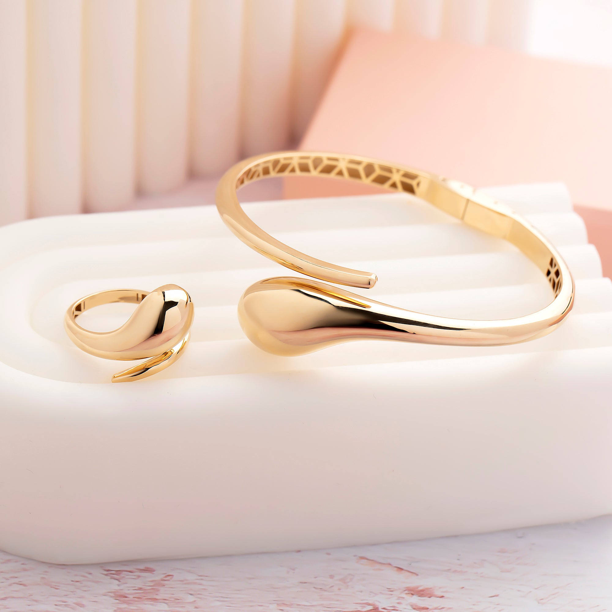 Teardrop bypass bangle bracelet in solid 14K & 18K gold — Kavseyn