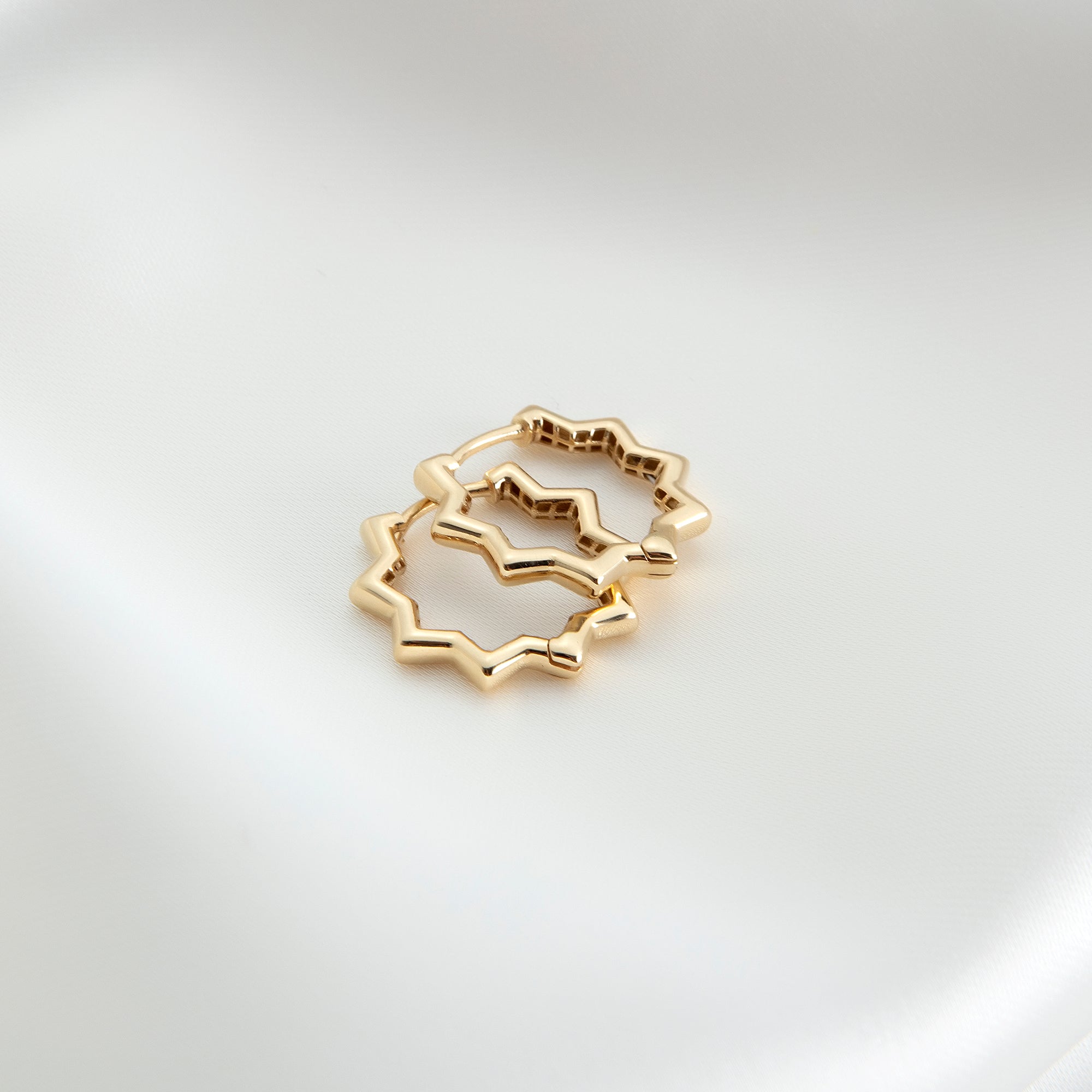 Zigzag sunburst hoop earrings in solid 14K & 18K gold — Kavseyn