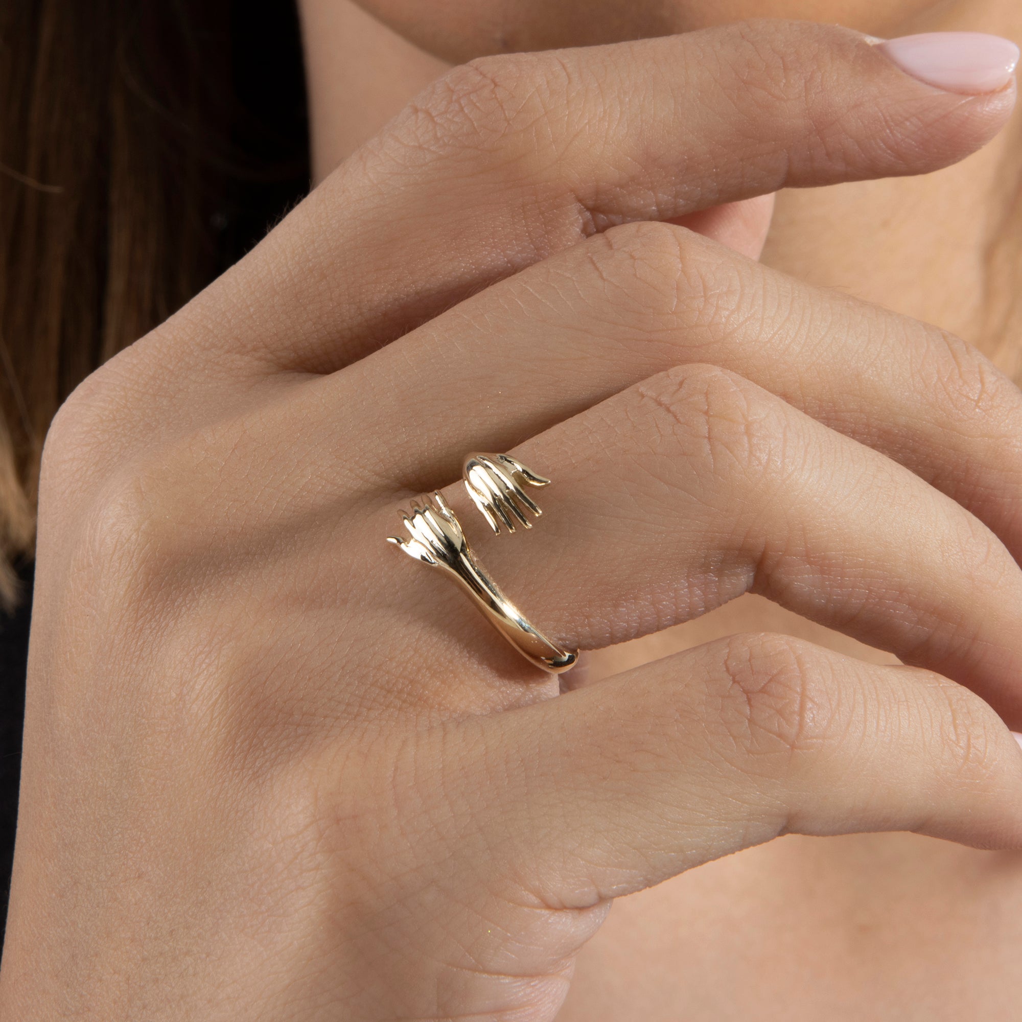 Hug ring with hugging hands motif in solid 14K & 18K gold — Kavseyn