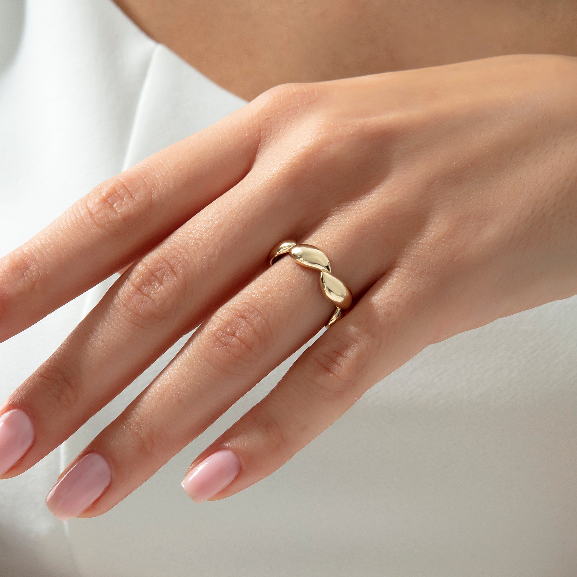 Pebble-textured band ring in solid 14K & 18K gold — Kavseyn