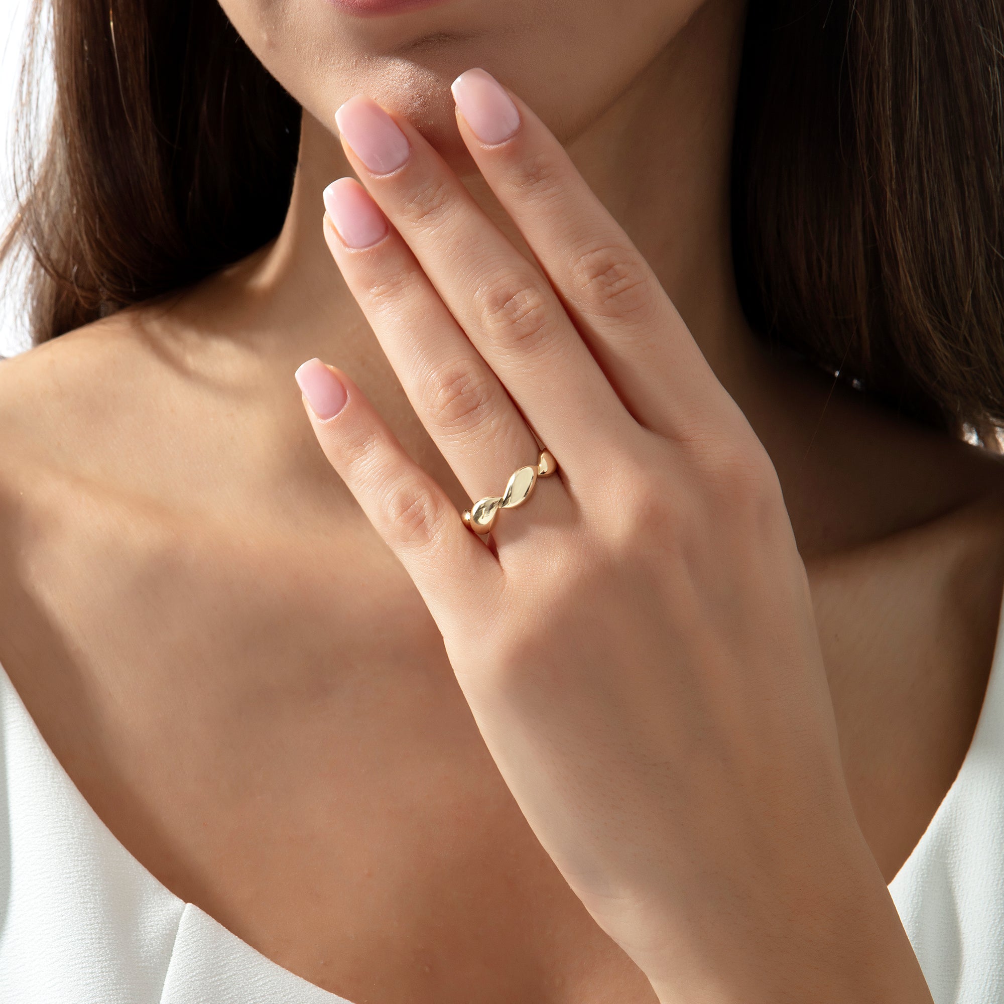 Pebble-textured band ring in solid 14K & 18K gold — Kavseyn