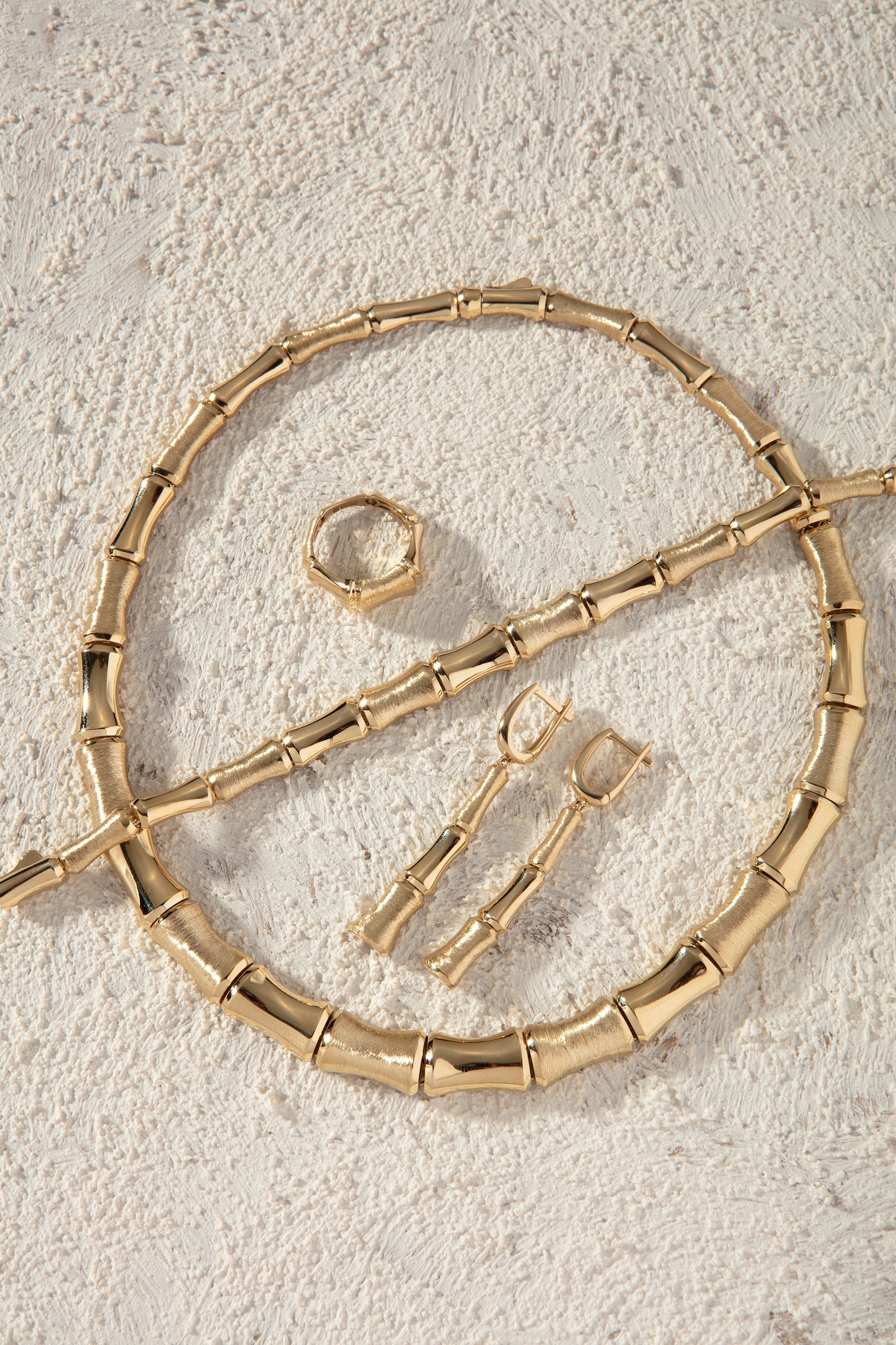 Bamboo collar necklace in solid 14K & 18K gold — Kavseyn