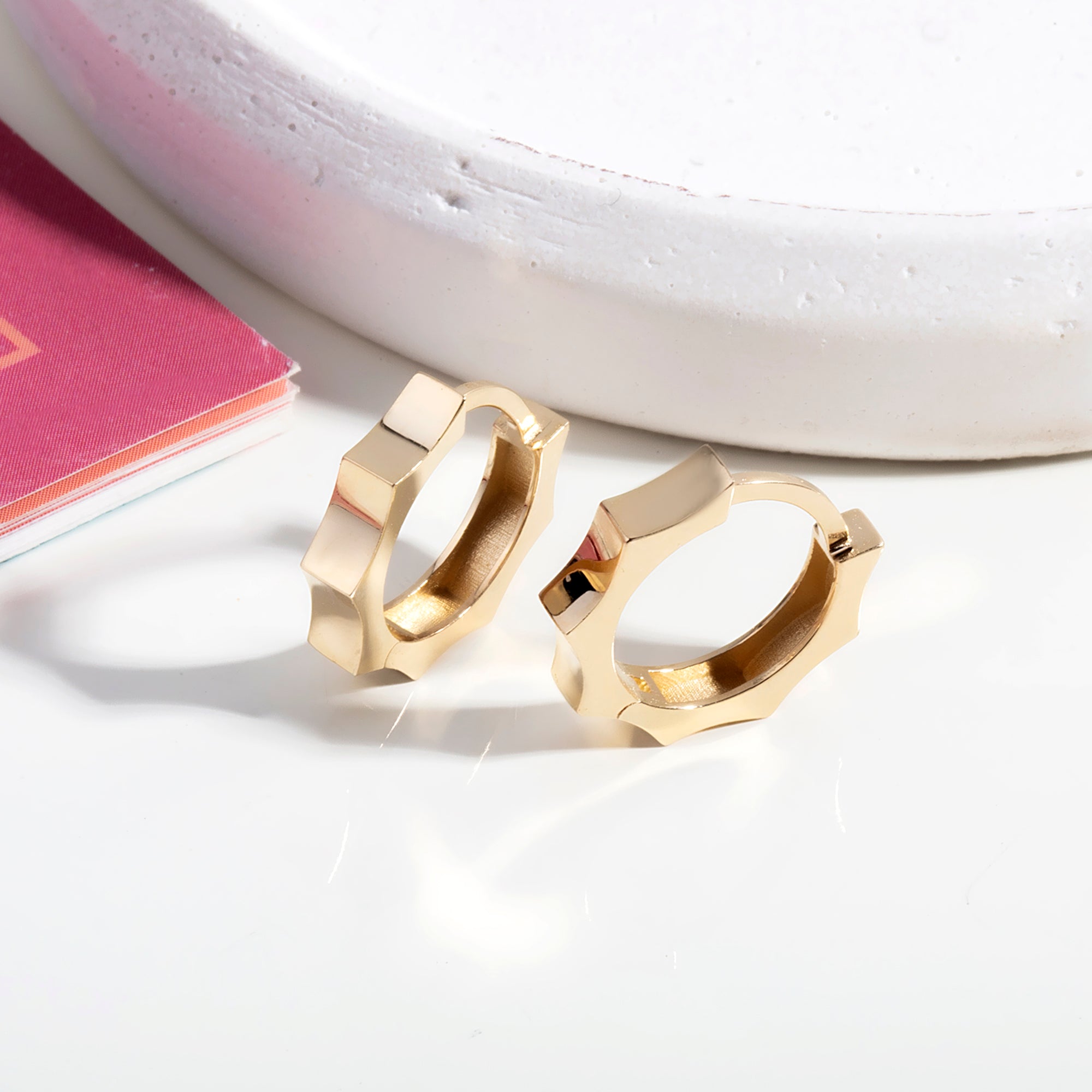 Scalloped Huggie Hoop Earrings in solid 14K and 18K gold — Kavseyn