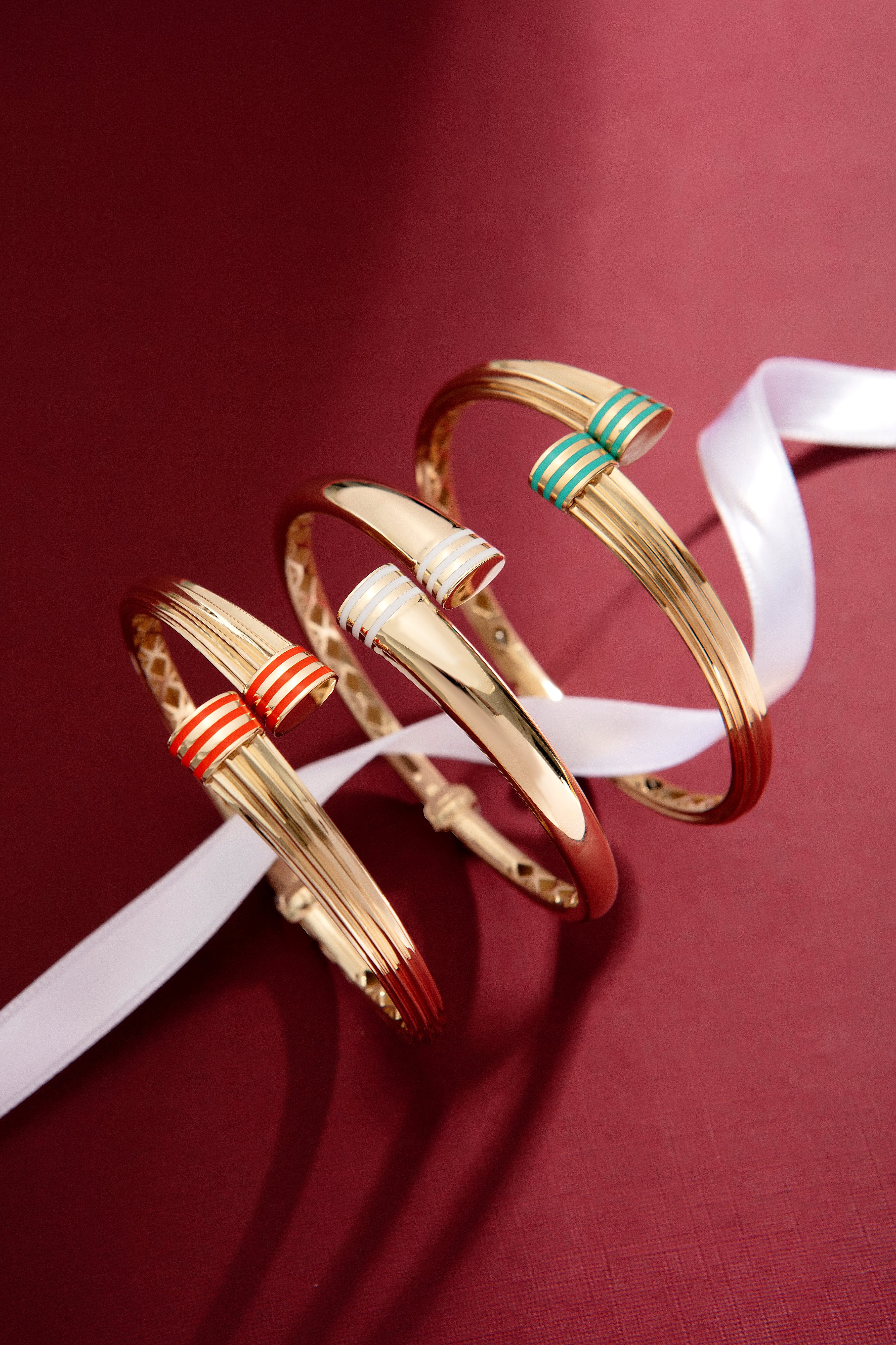 Coral enamel ribbed bangle in solid 14K & 18K gold — Kavseyn