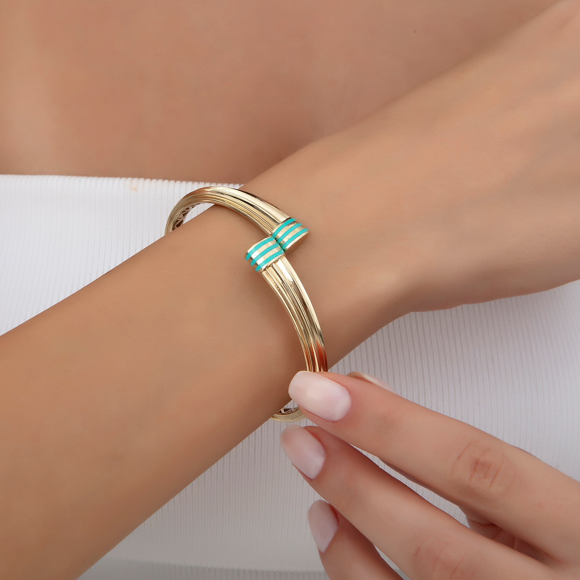Coral enamel ribbed bangle in solid 14K & 18K gold — Kavseyn