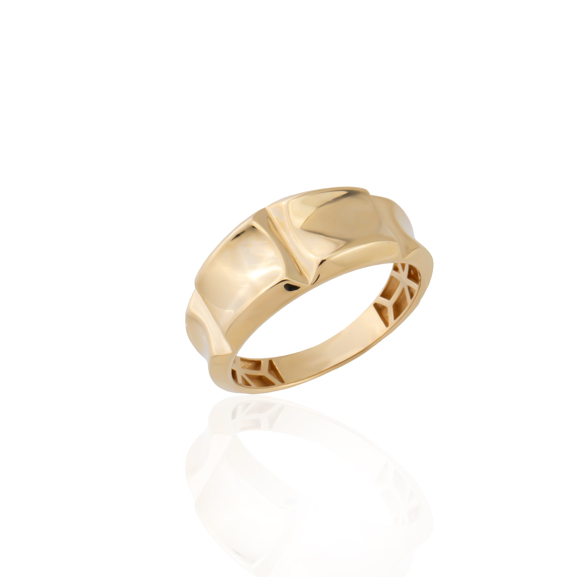Faceted panel band ring close-up in solid gold — Kavseyn