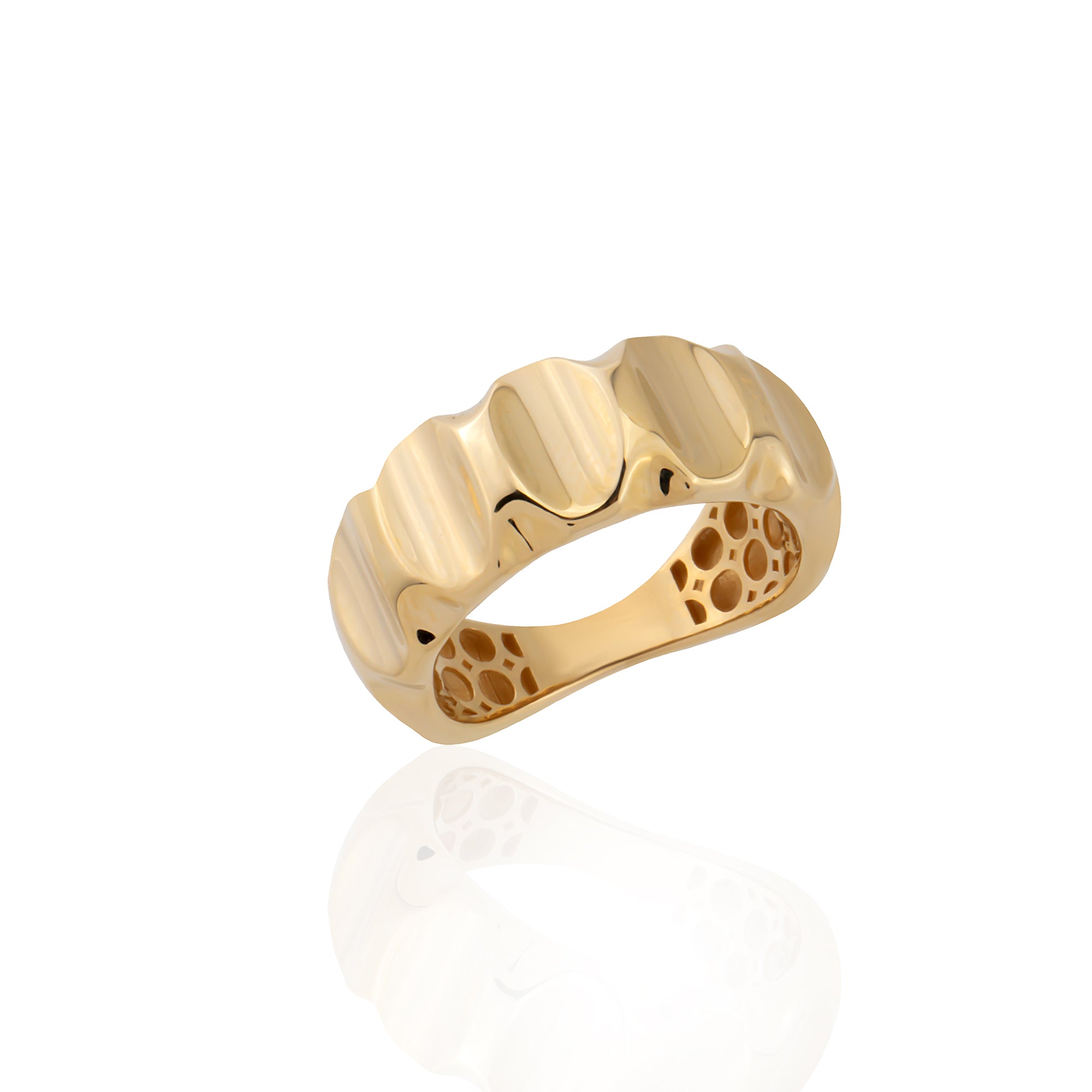 Puffed segment band ring side view in solid gold — Kavseyn