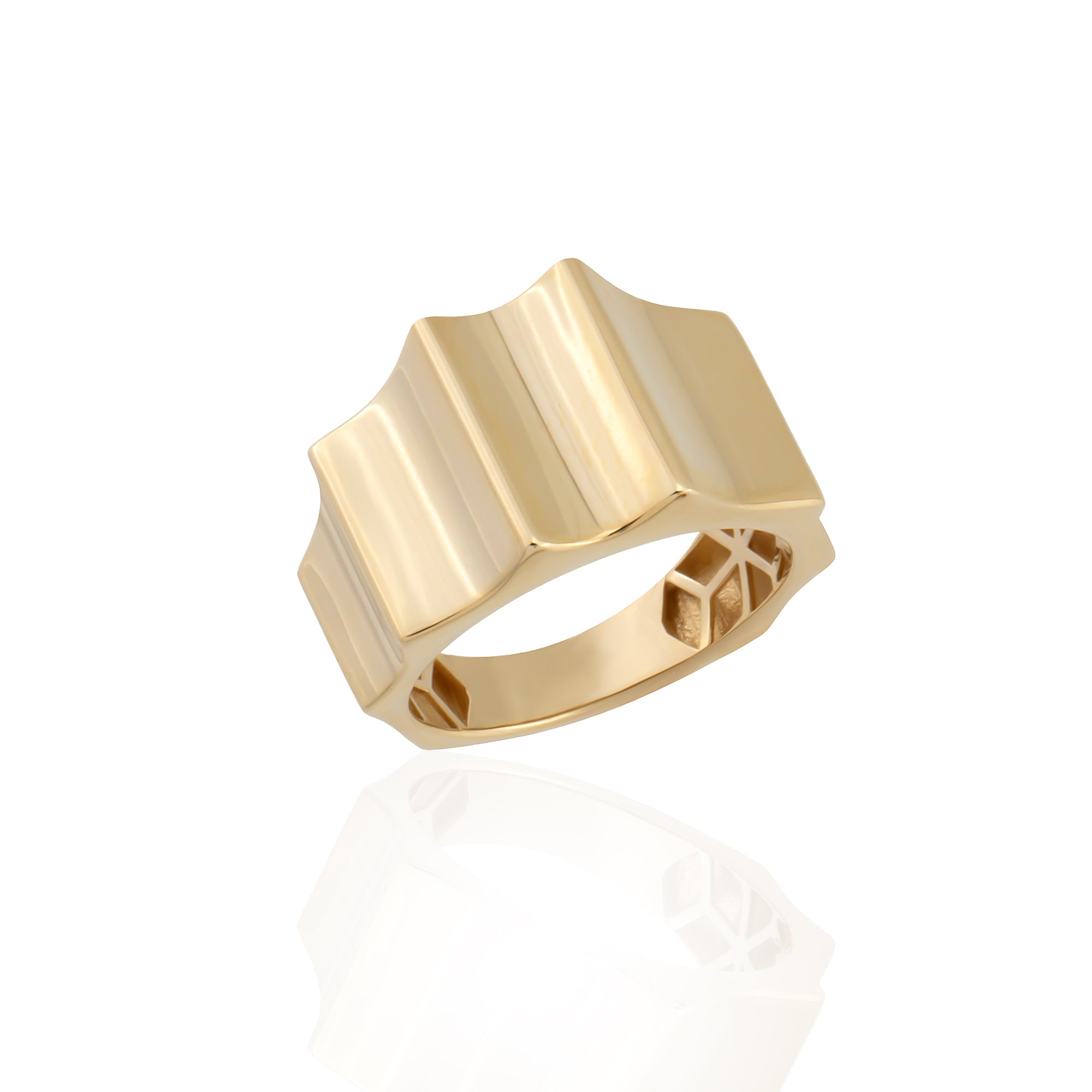 Fluted column band ring side view in solid gold — Kavseyn