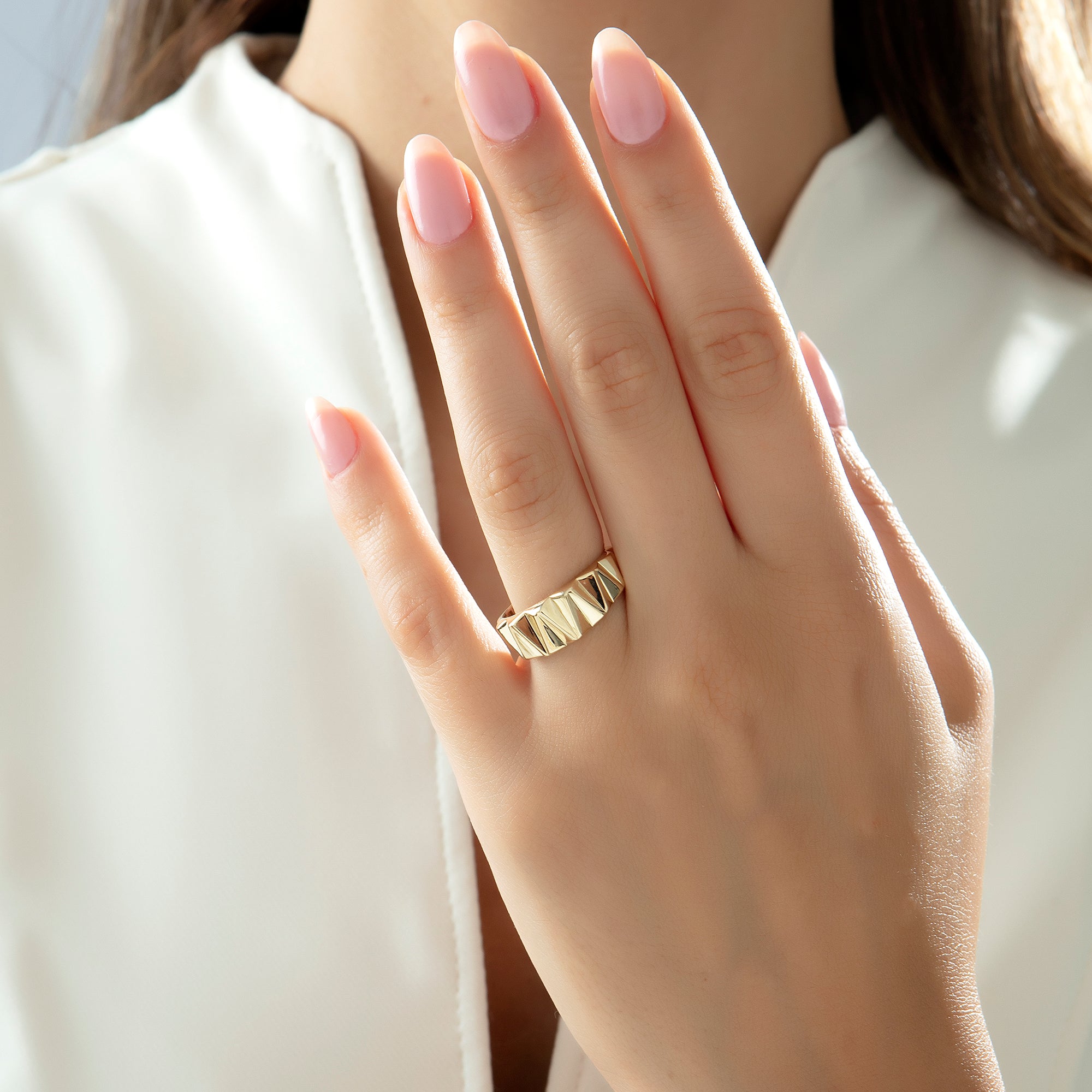 Prism faceted band ring side view in solid gold — Kavseyn