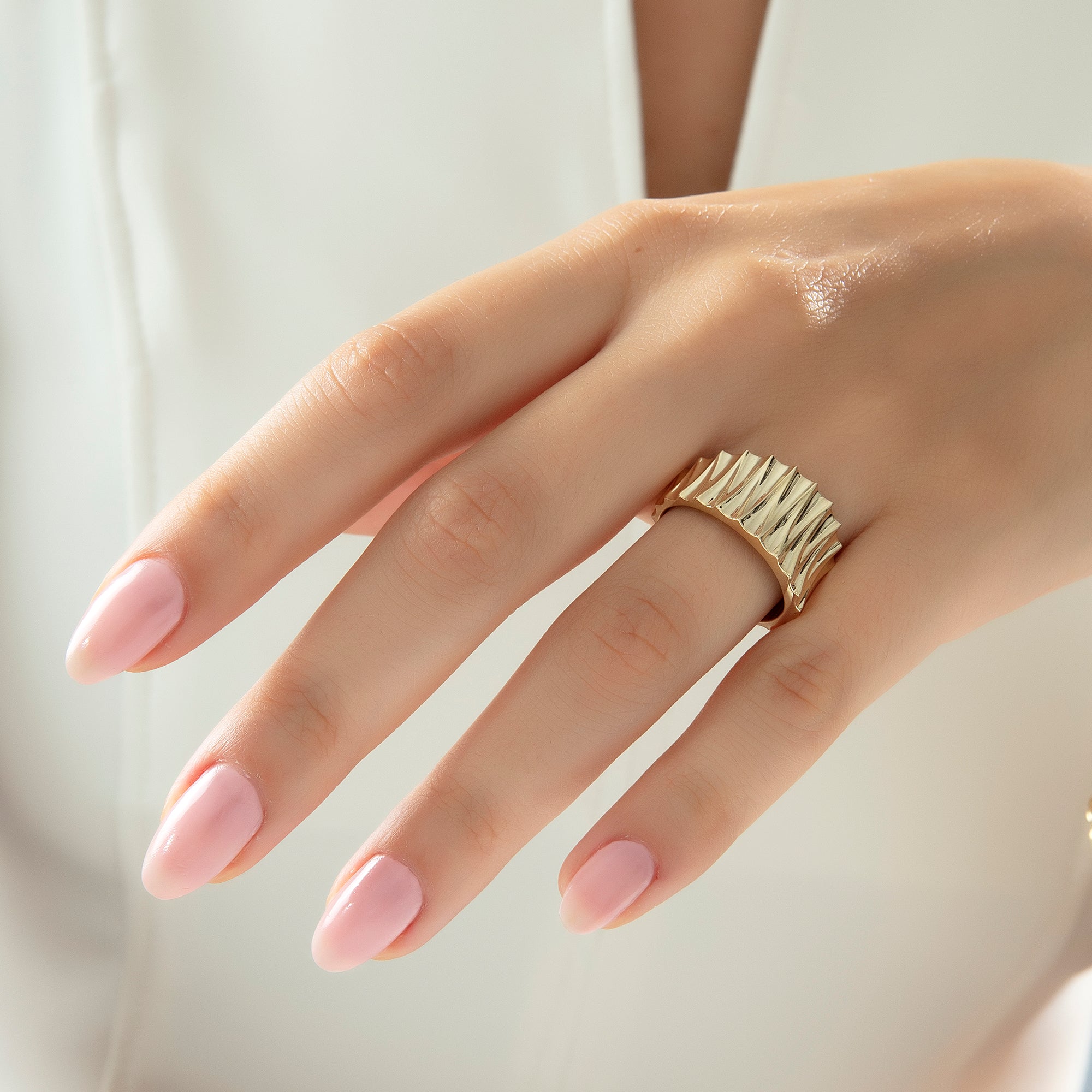 Zigzag band ring in solid 14K & 18K gold — Kavseyn