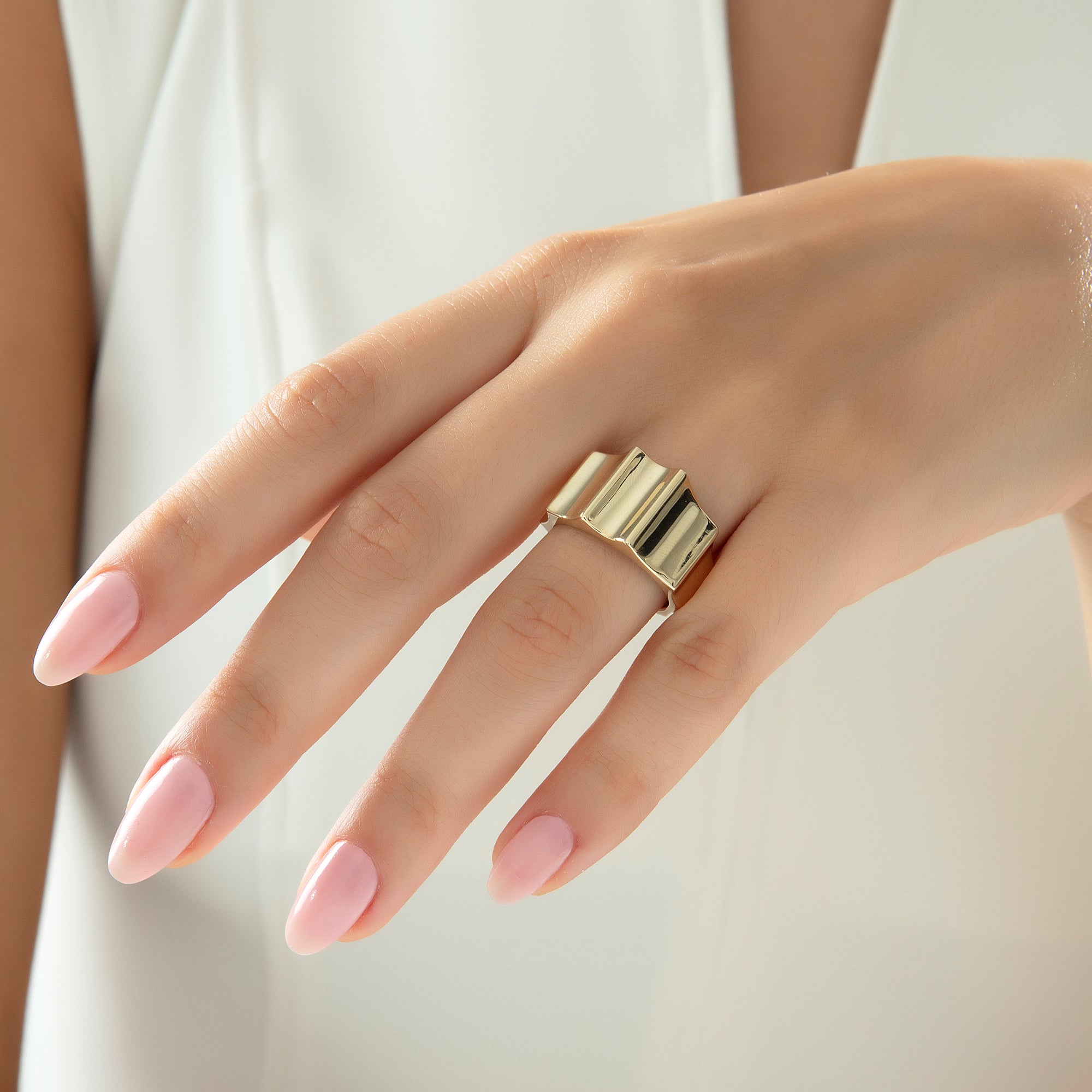 Fluted column ring alternate angle, solid 14K and 18K gold — Kavseyn