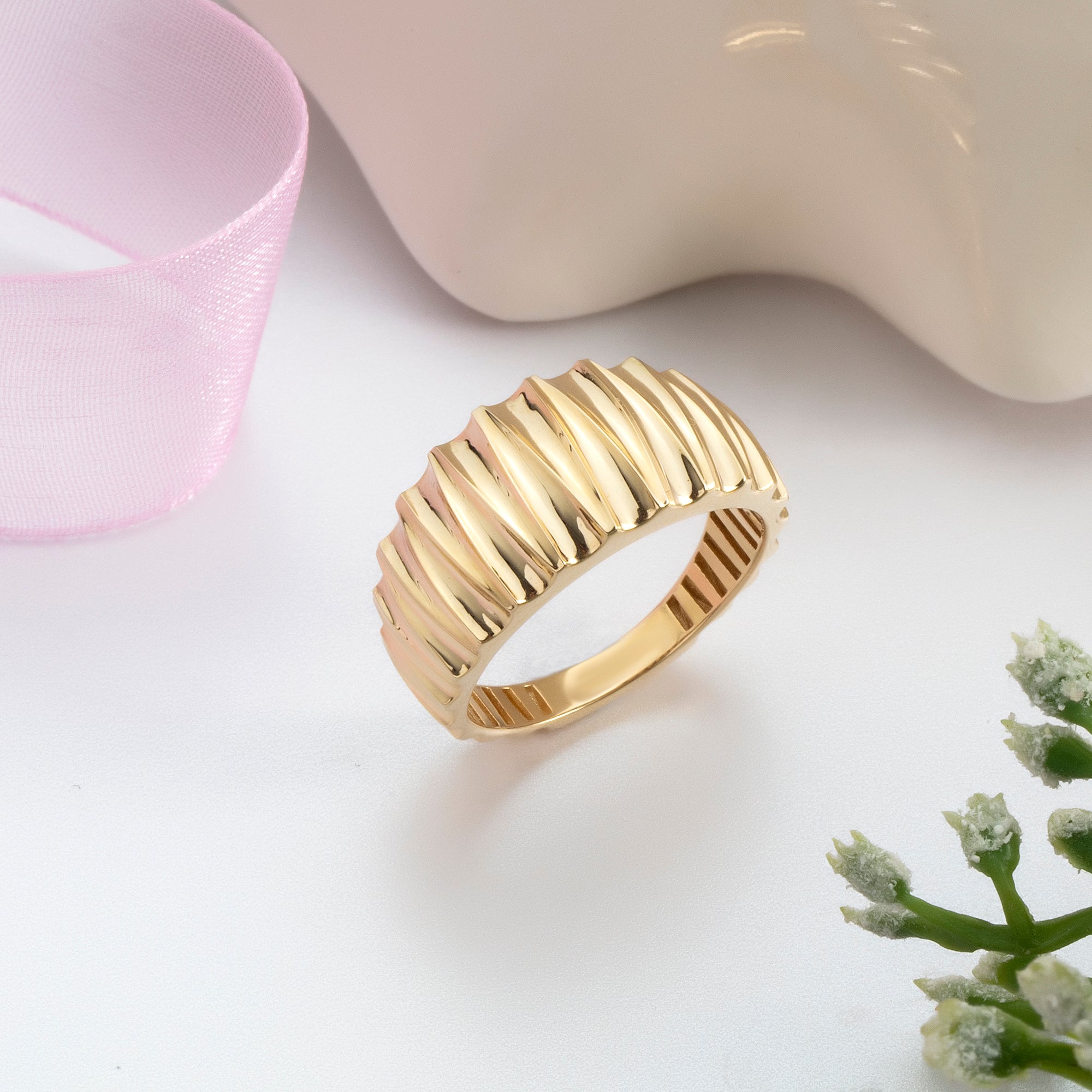 Shrimp dome ring in solid 14K & 18K gold — Kavseyn