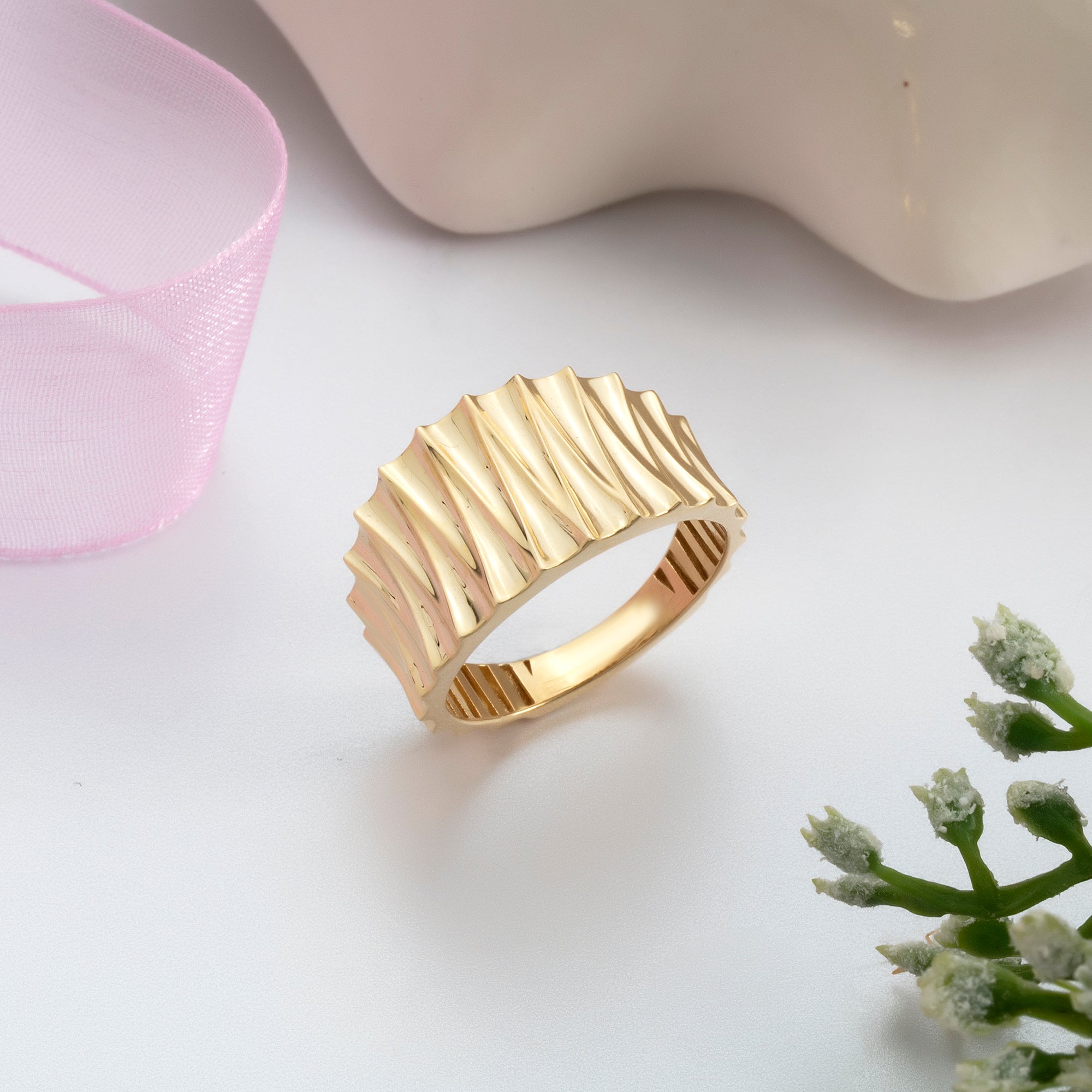 Zigzag band ring in solid 14K & 18K gold — Kavseyn