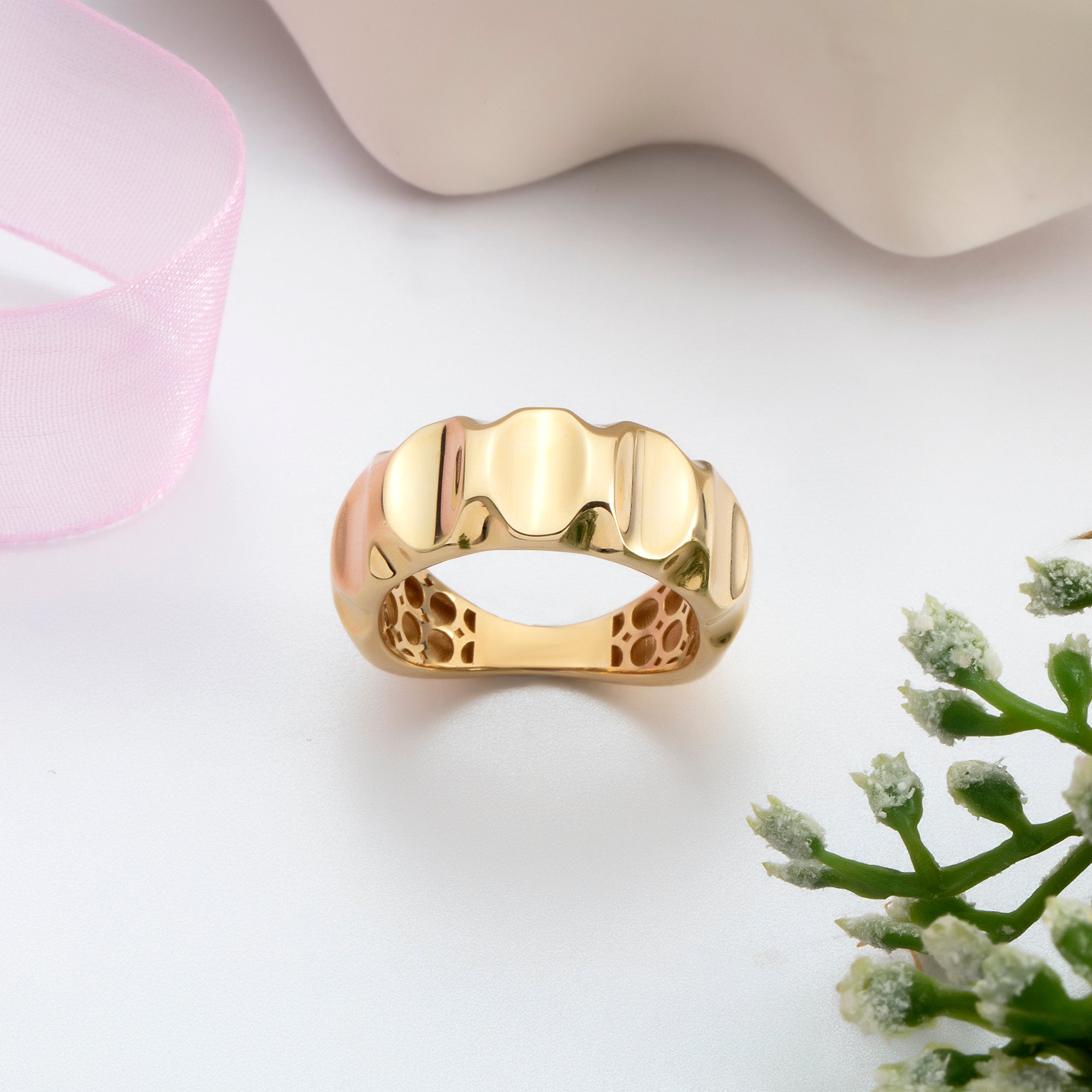Puffed Segment Band Ring in solid 14K and 18K gold — Kavseyn
