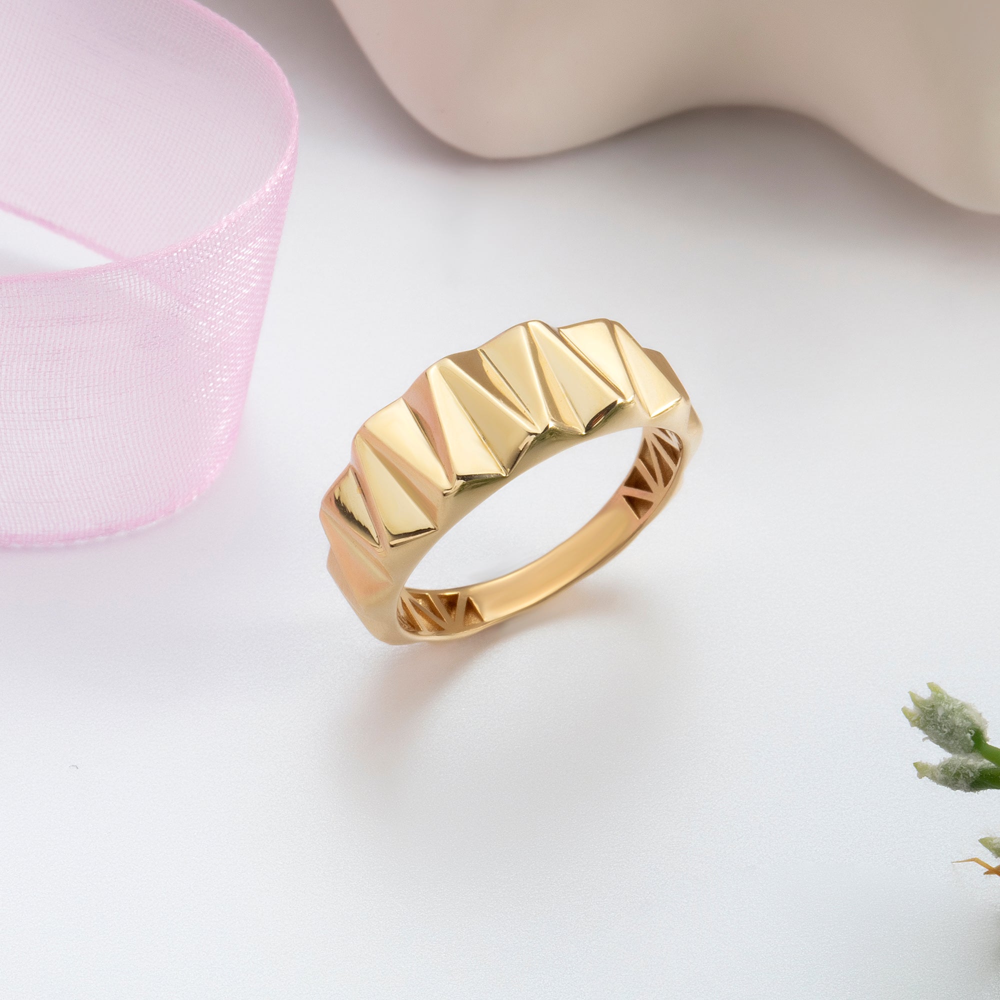 Prism Faceted Band Ring in solid 14K and 18K gold — Kavseyn