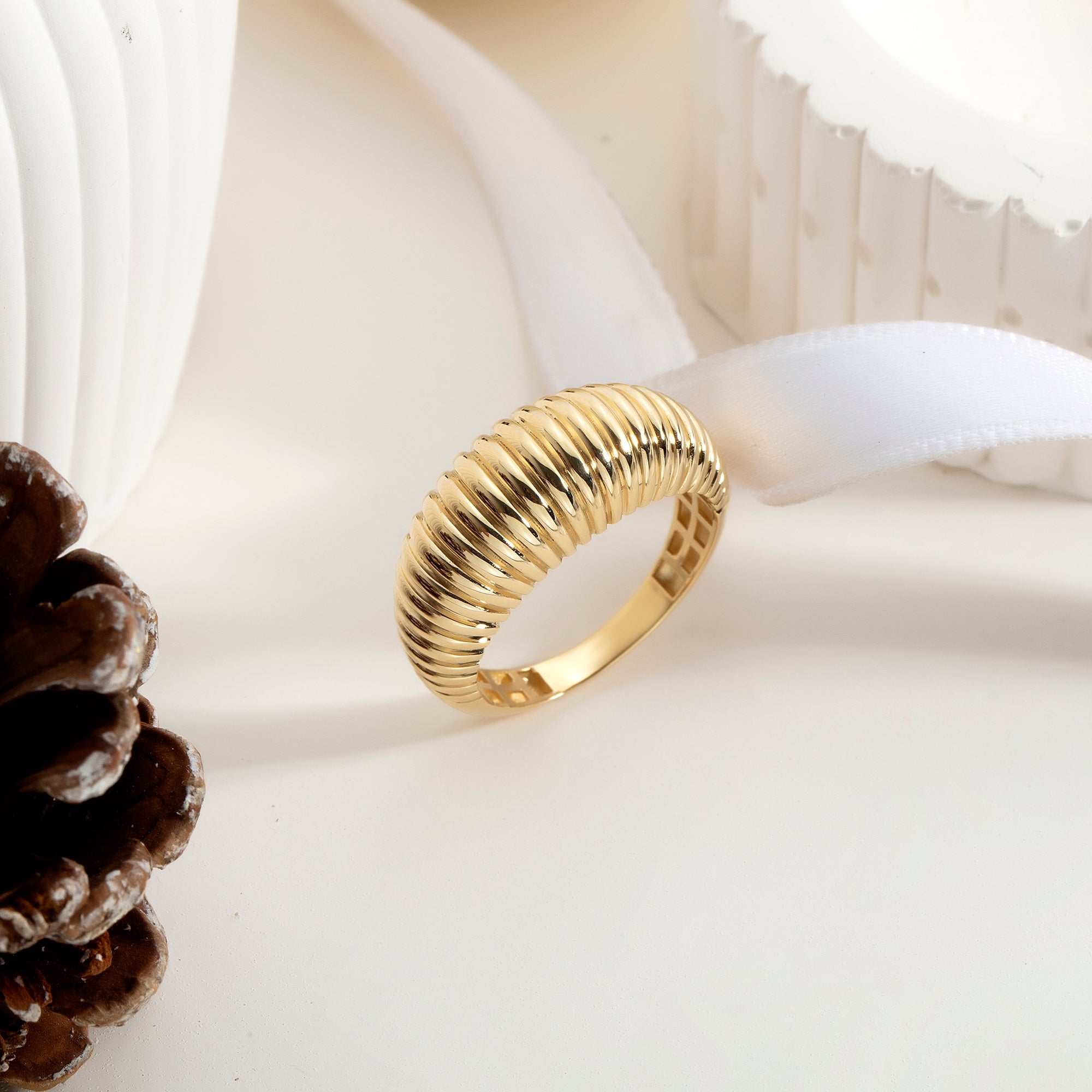 Chunky ribbed dome ring in solid 14K & 18K gold — Kavseyn
