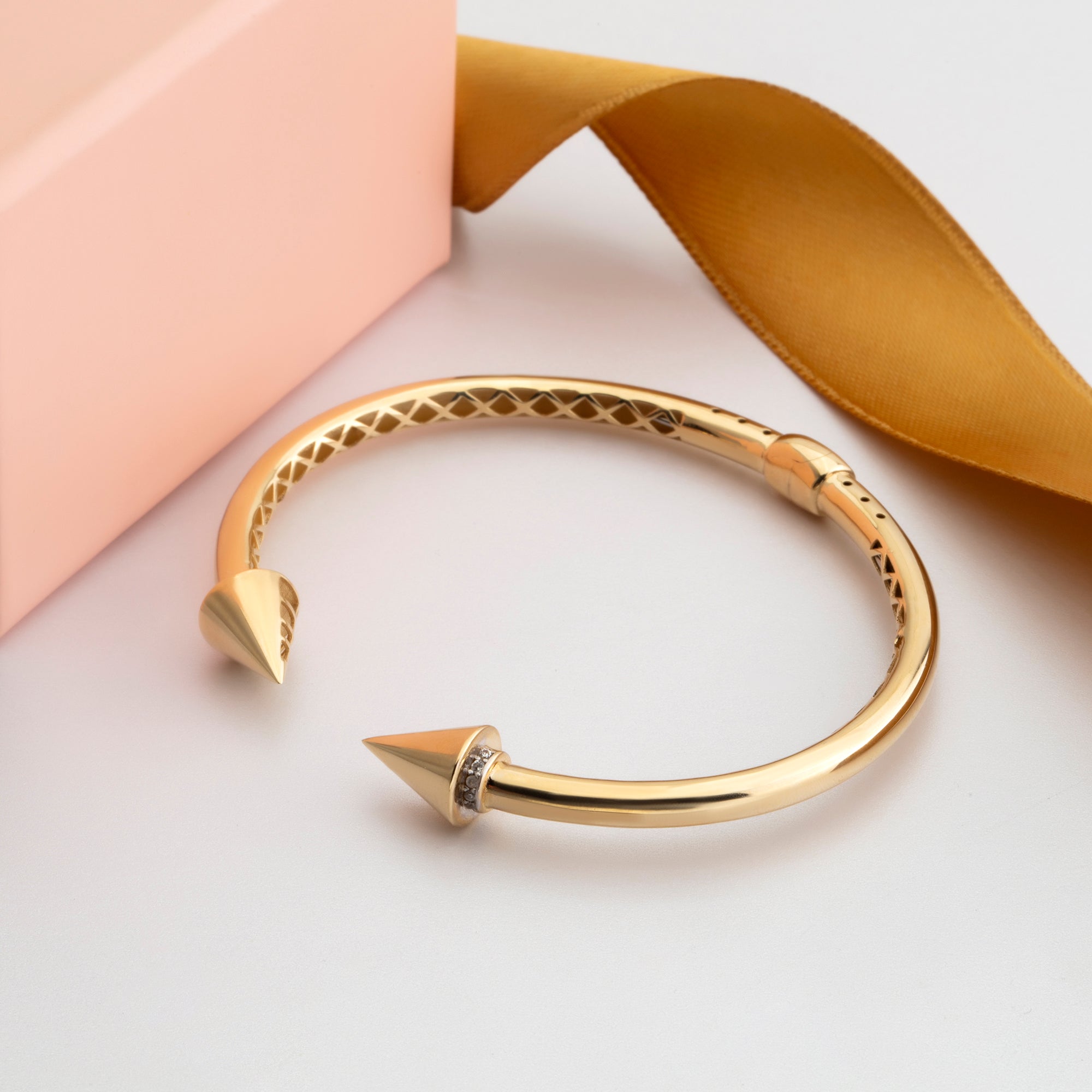 Spike cuff bracelet in solid 14K & 18K gold — Kavseyn