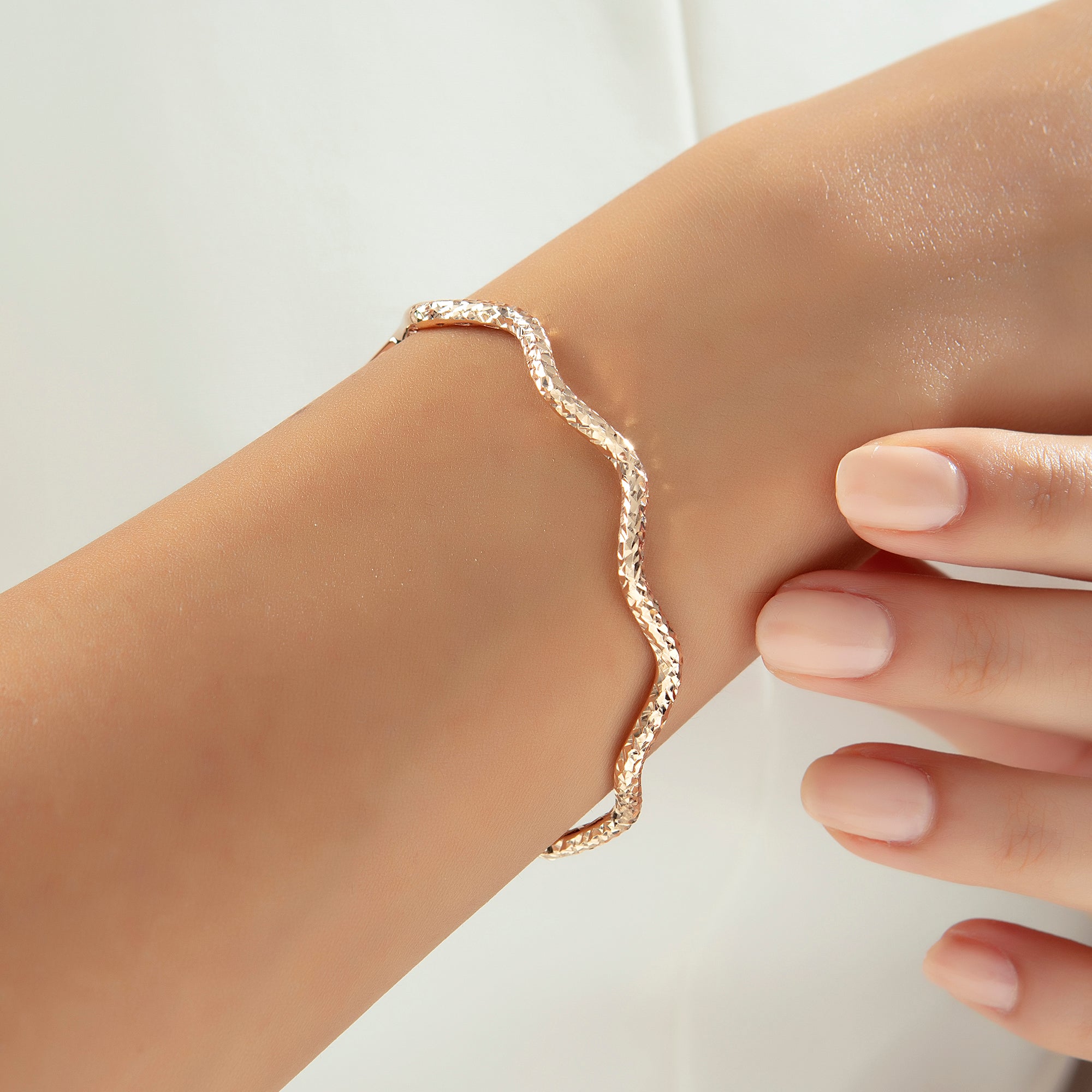 Slim wavy gold bangle, detail view — Kavseyn
