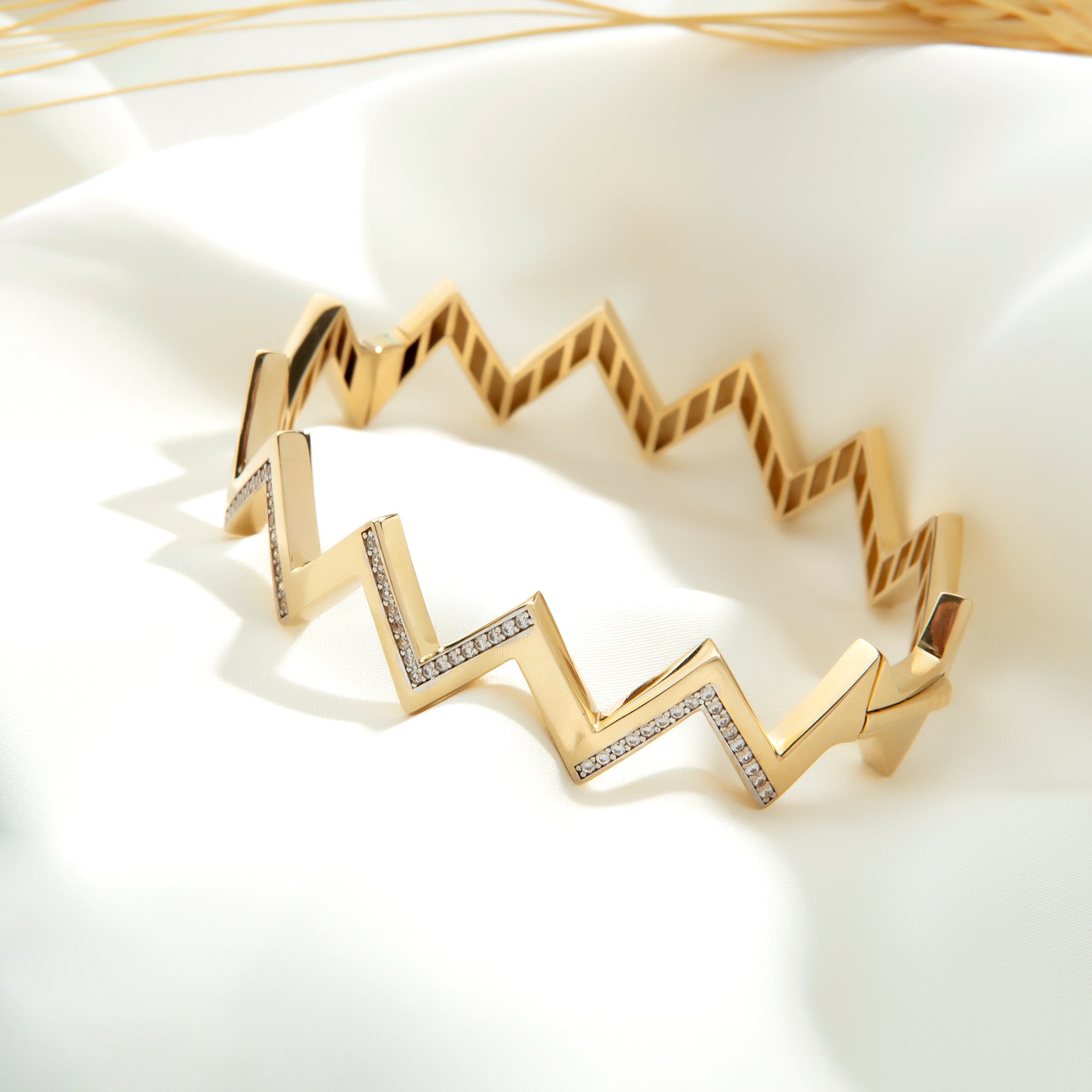Pavé Zigzag Bangle in solid 14K and 18K gold with pavé CZ — Kavseyn