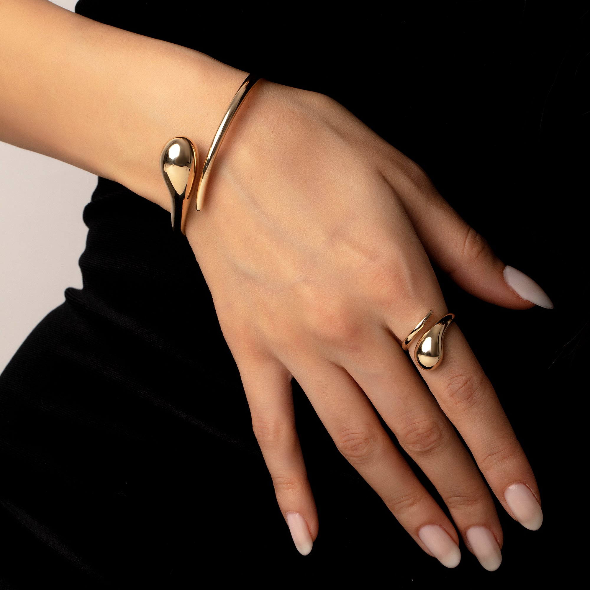 Teardrop bypass bangle bracelet in solid 14K & 18K gold — Kavseyn