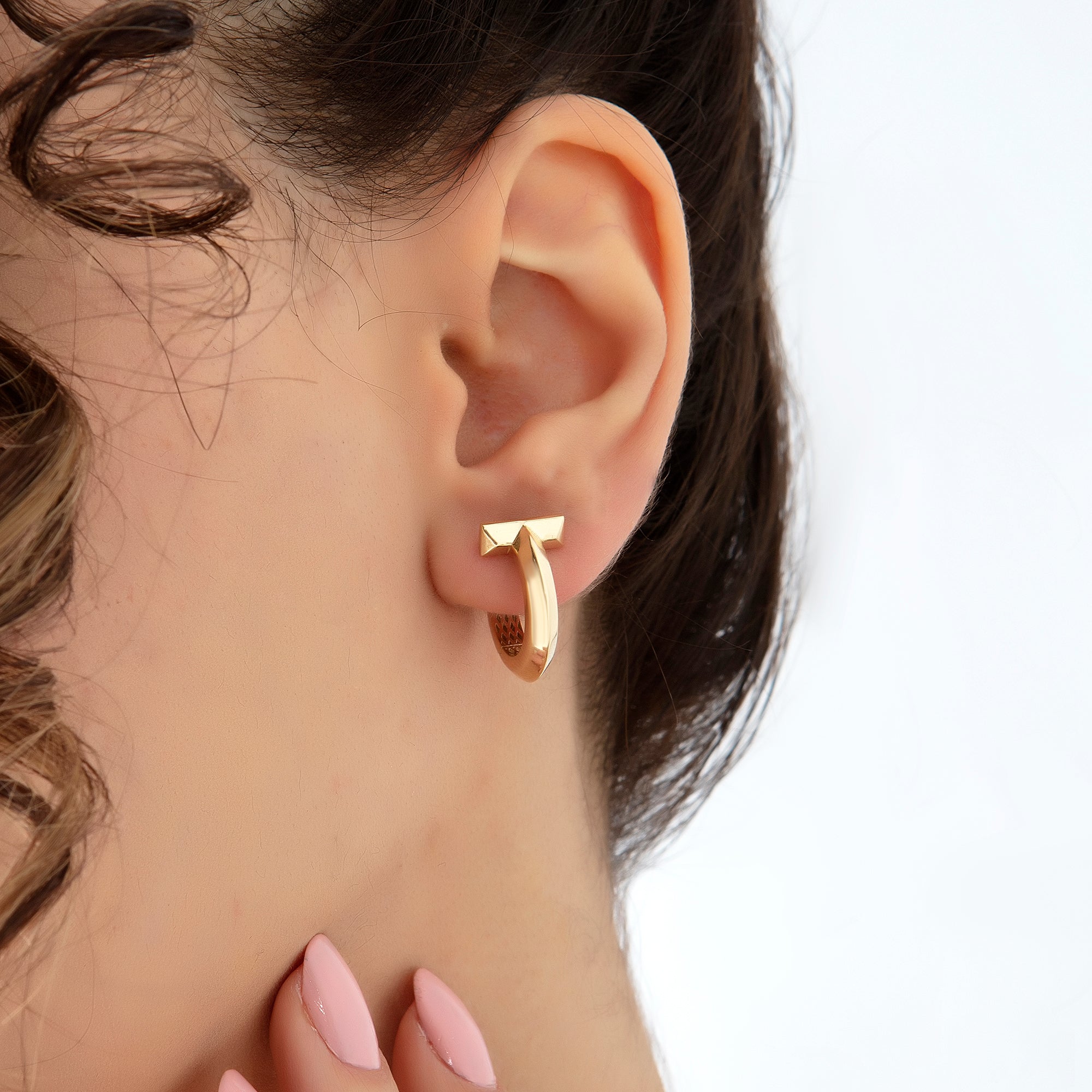 T-bar huggie hoop earrings in solid 14K & 18K gold — Kavseyn