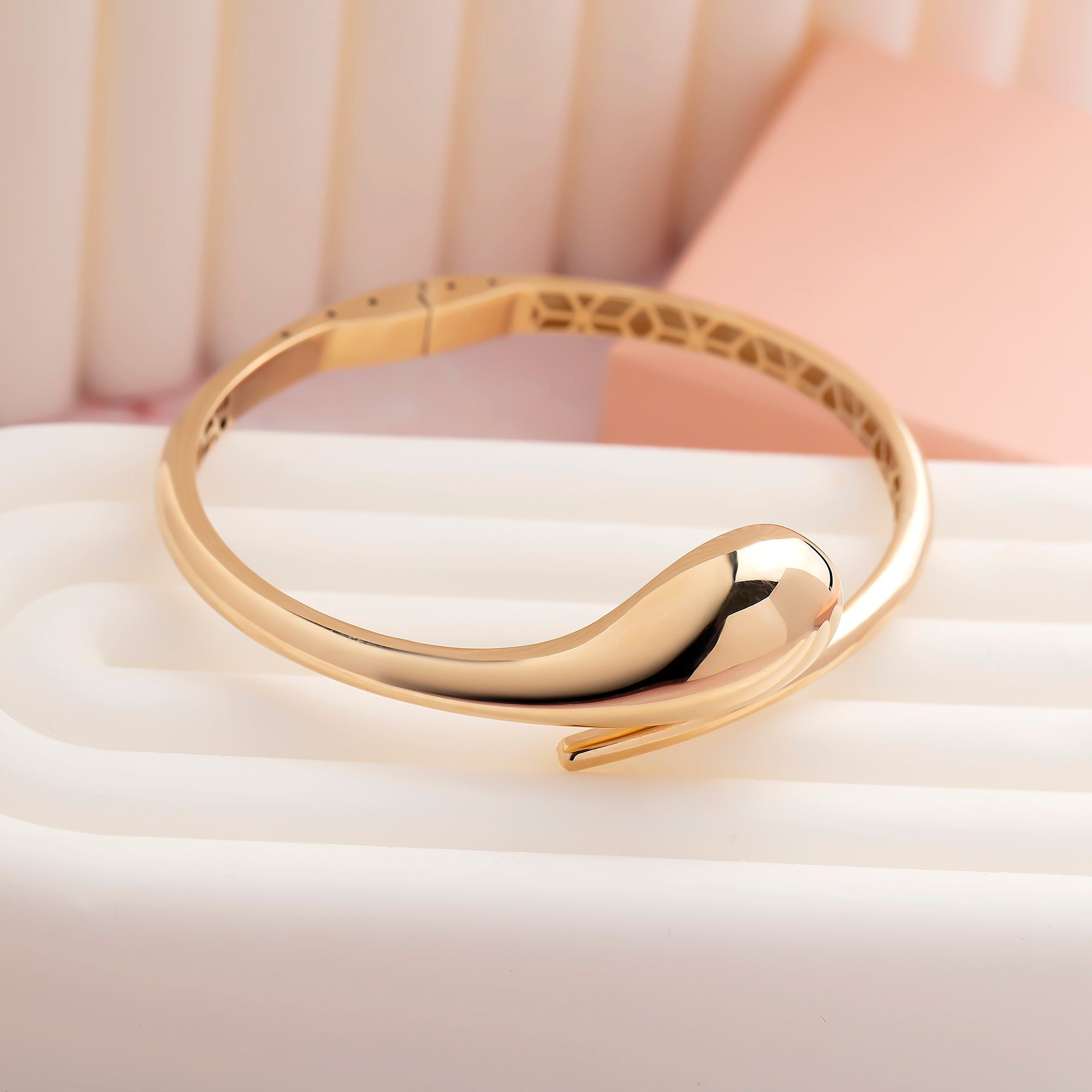 Teardrop bypass bangle bracelet in solid 14K & 18K gold — Kavseyn
