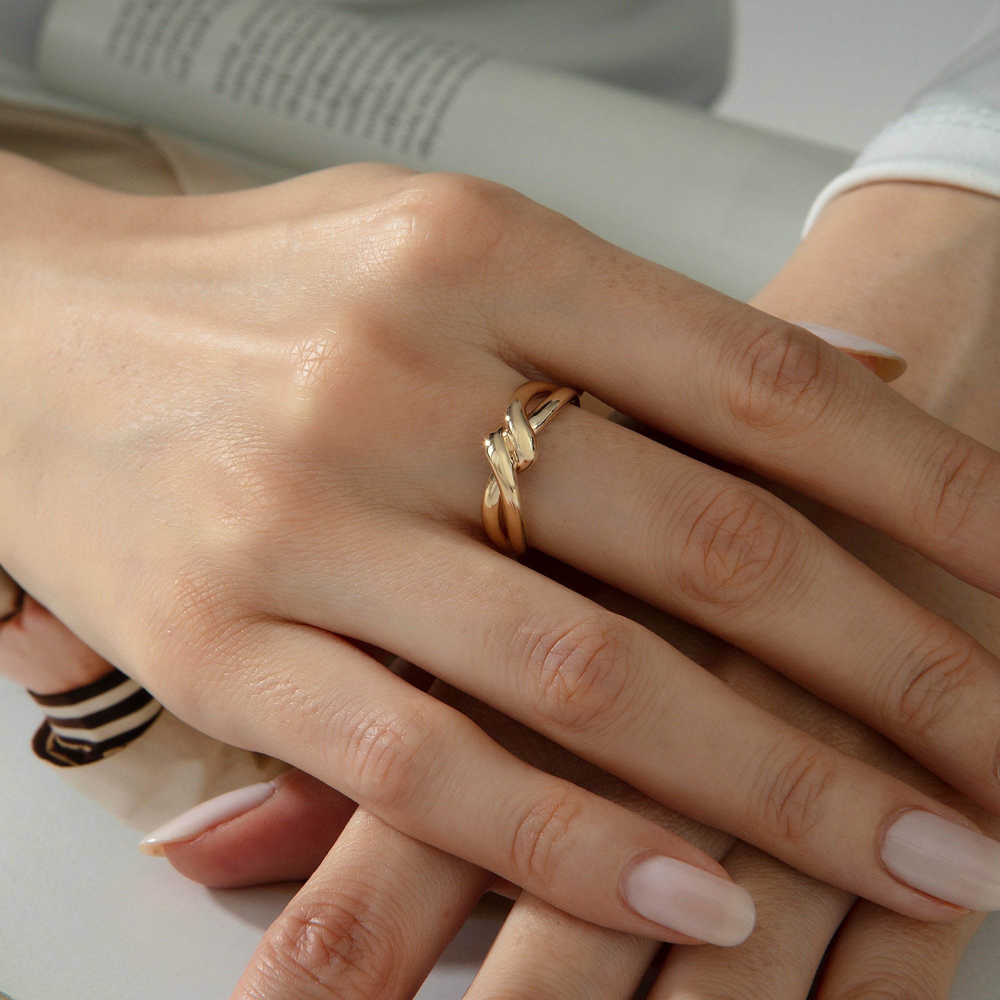 Twist knot ring in solid 14K & 18K gold — Kavseyn
