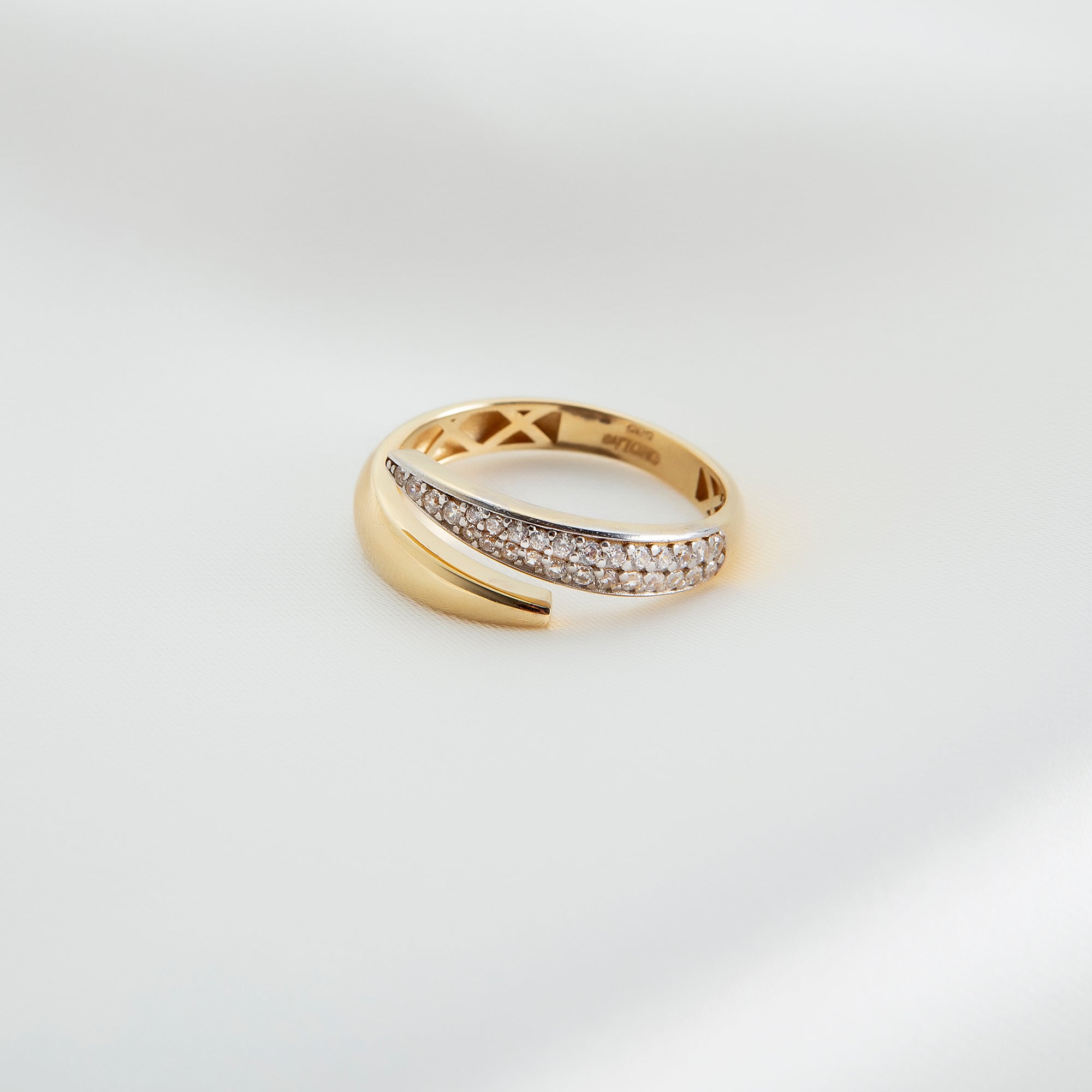 Pavé cubic zirconia nail wrap ring in solid 14K & 18K gold — Kavseyn