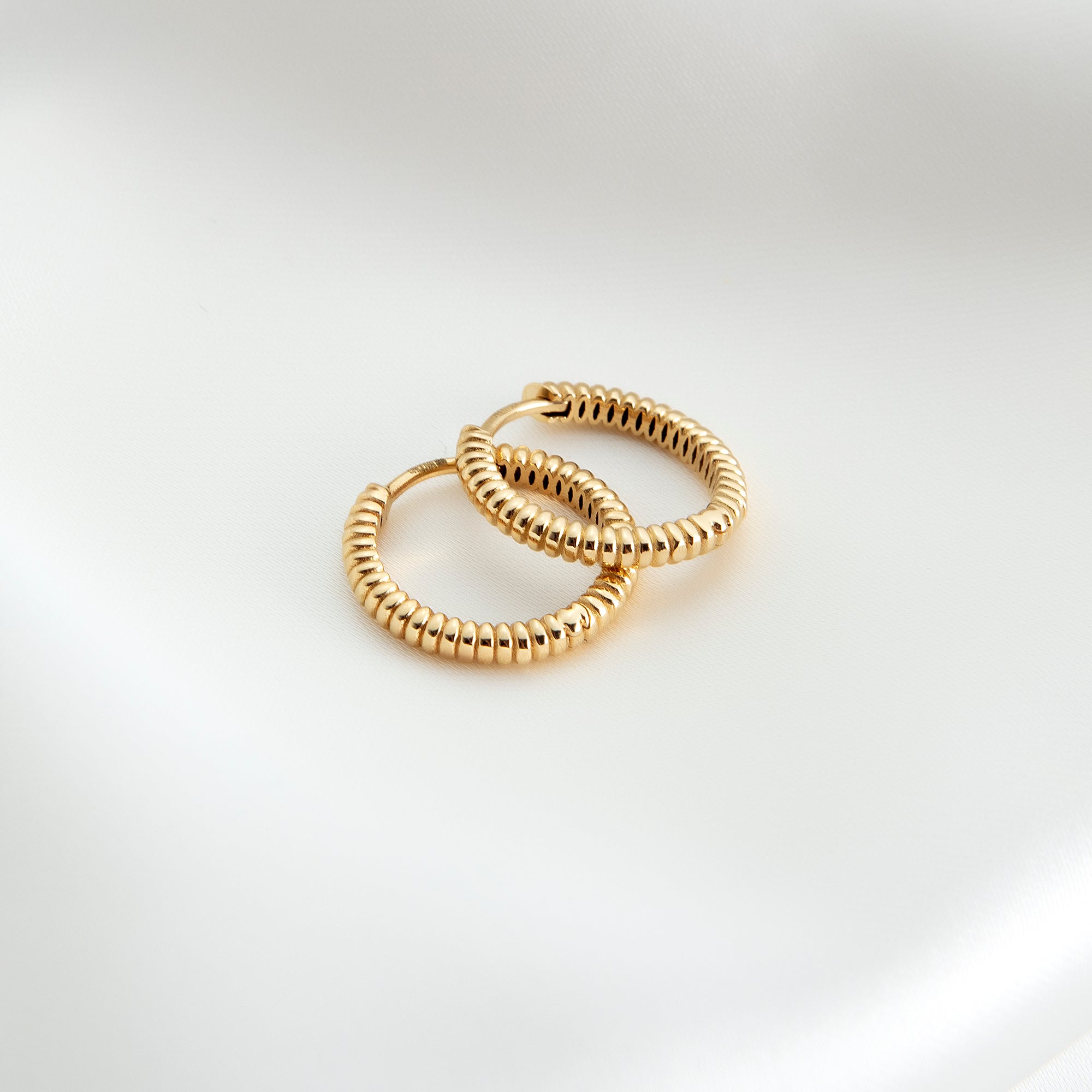 Ribbed gold hoop earrings in solid 14K & 18K gold — Kavseyn