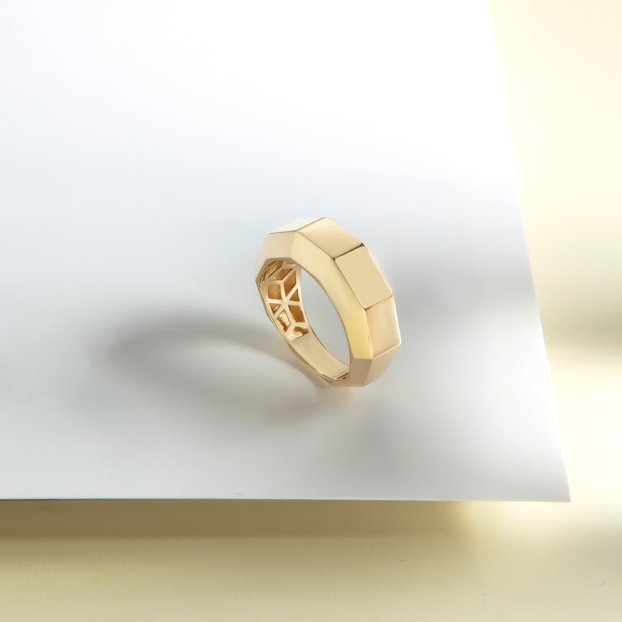 Faceted band ring in solid 14K & 18K gold — Kavseyn