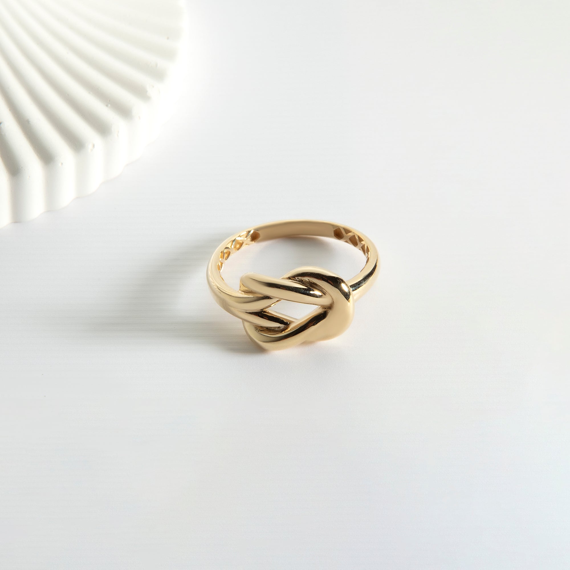 Love knot ring in solid 14K & 18K gold — Kavseyn
