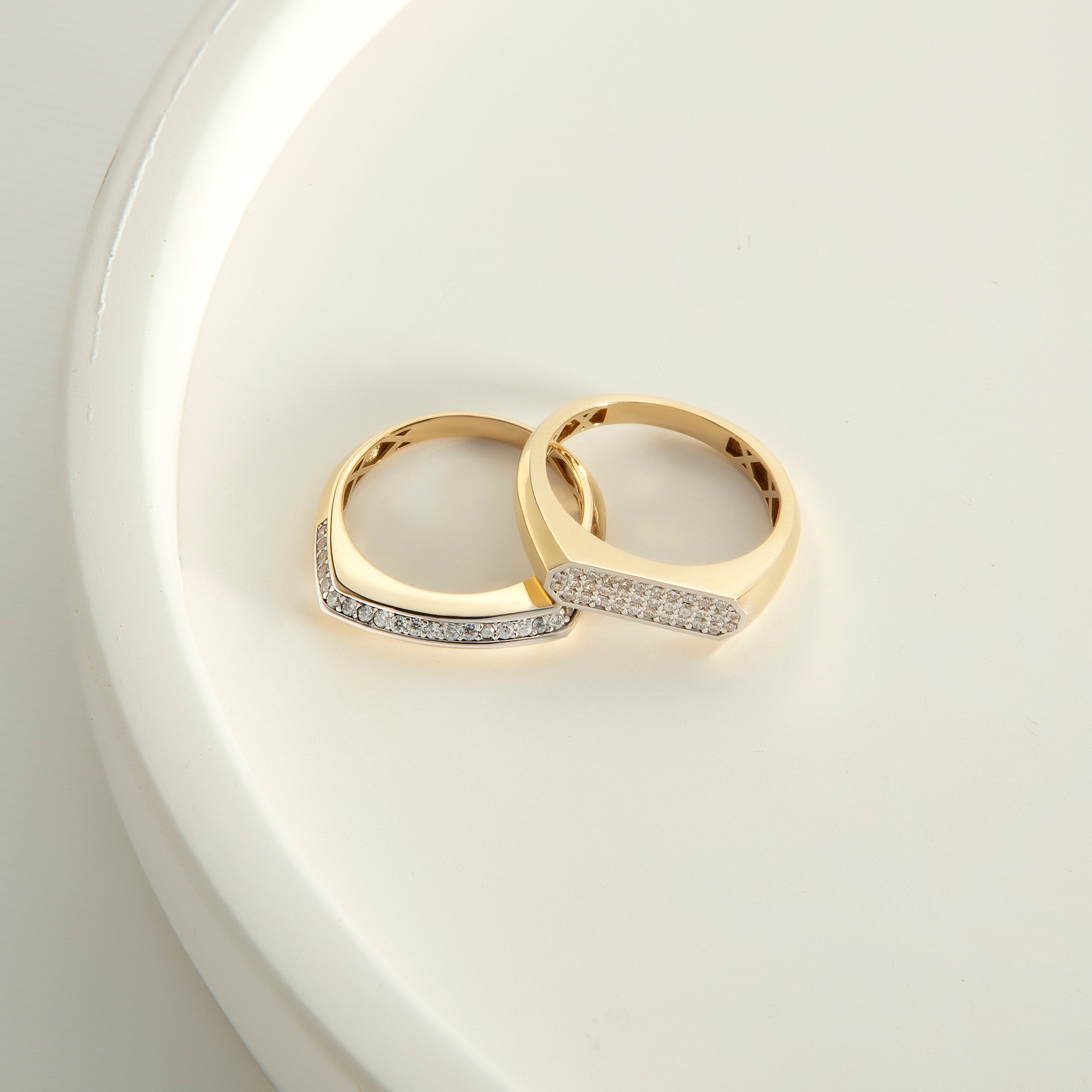 Pavé cubic zirconia edge signet ring in solid 14K & 18K gold — Kavseyn