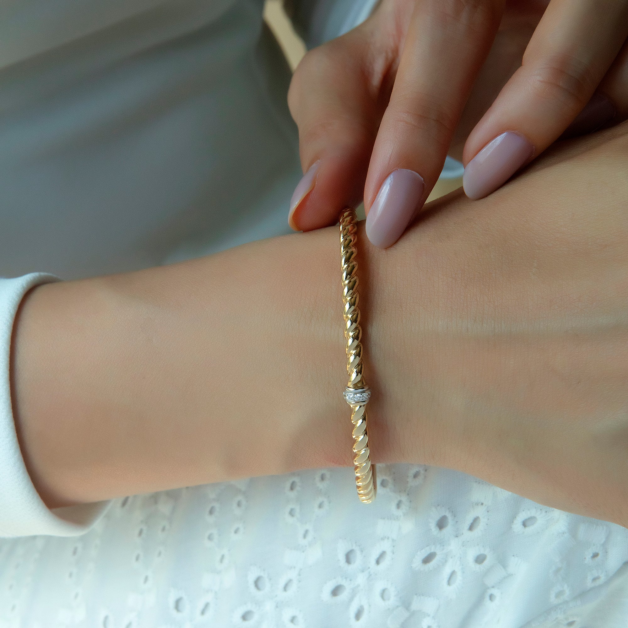Pavé cubic zirconia rope bangle bracelet in solid 14K & 18K gold — Kavseyn