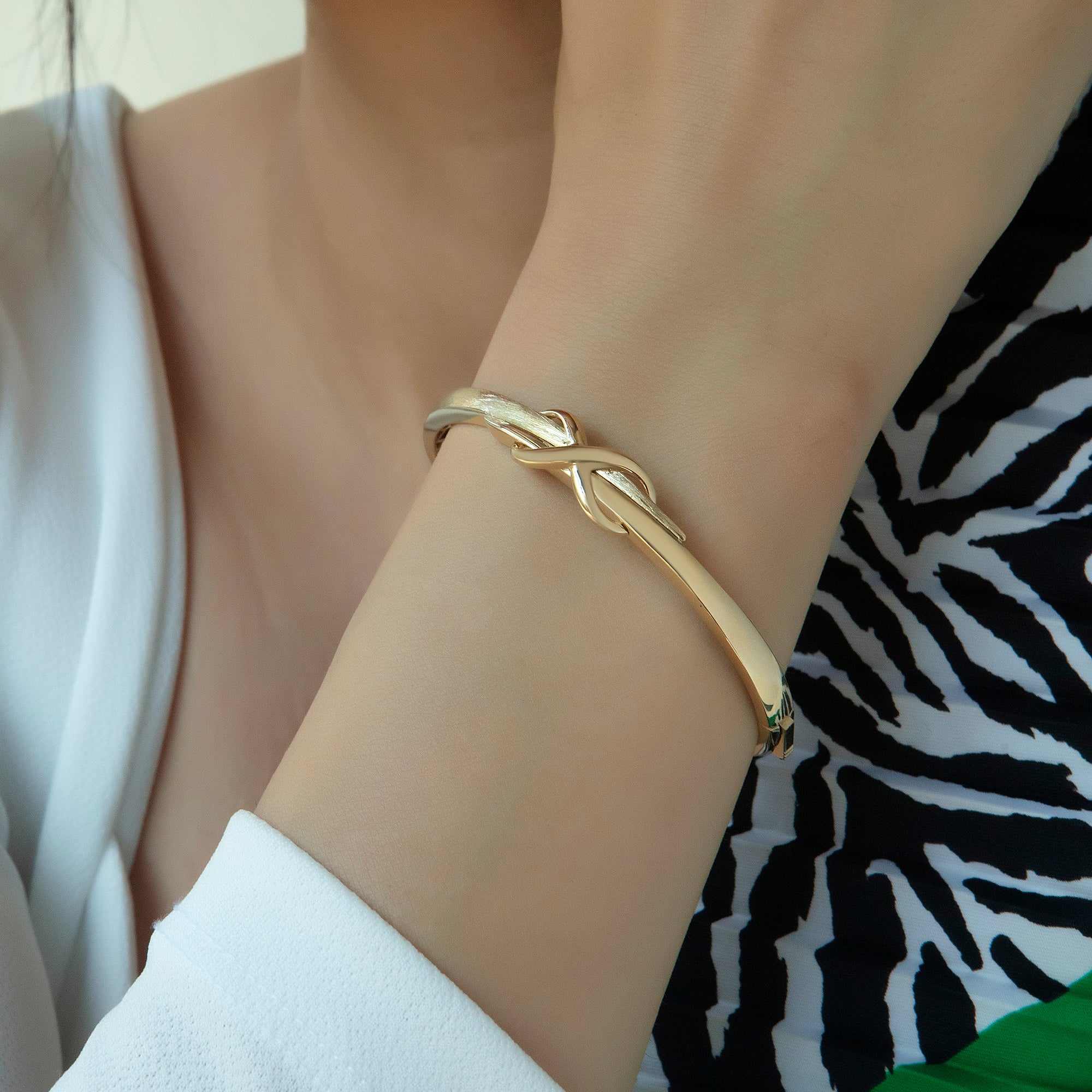 Infinity knot bangle bracelet in solid 14K & 18K gold — Kavseyn