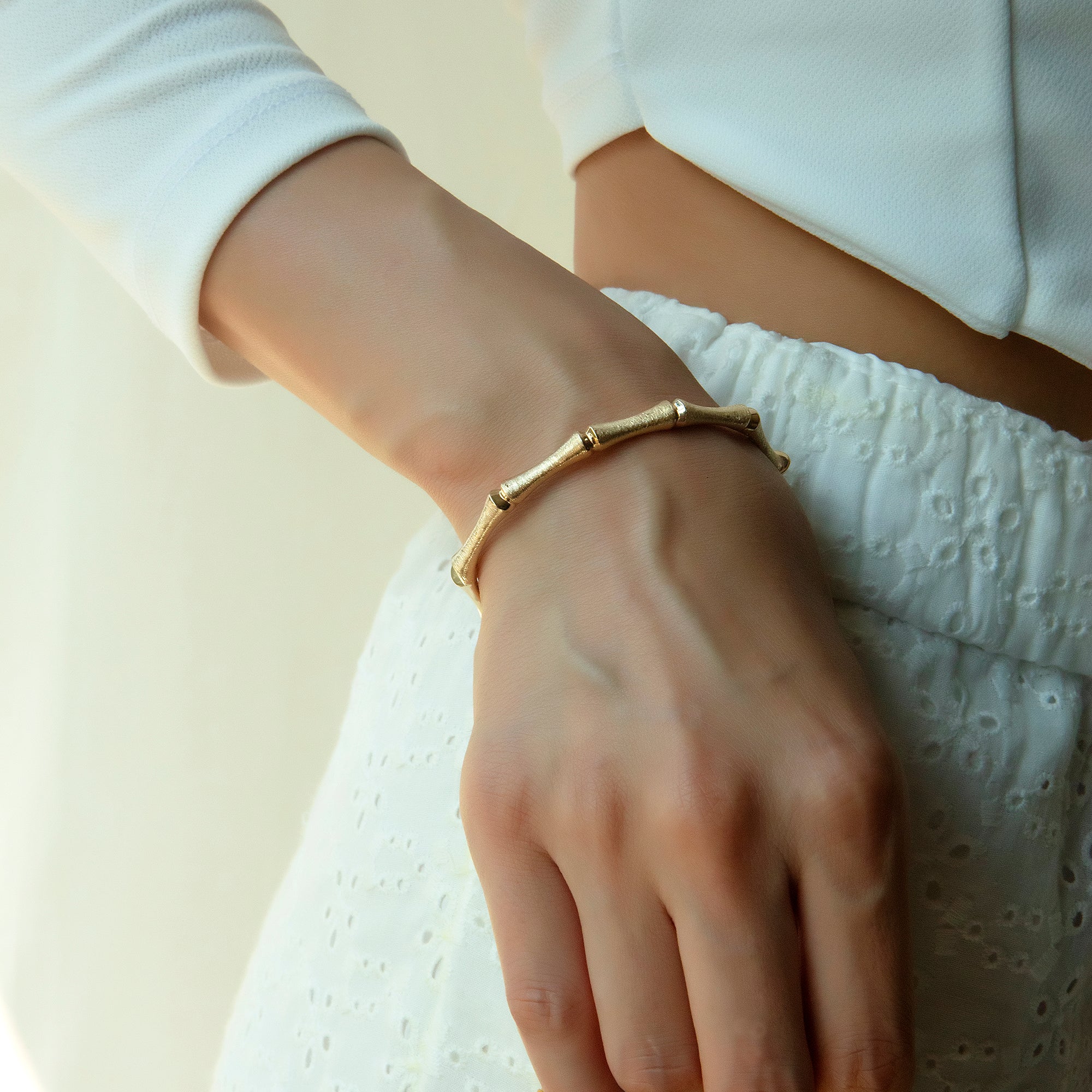 Bamboo-link bangle bracelet in solid 14K & 18K gold — Kavseyn