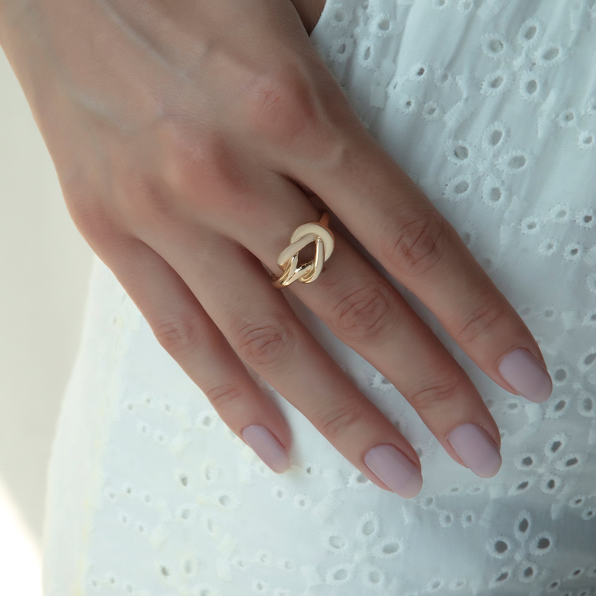 Love knot ring in solid 14K & 18K gold — Kavseyn