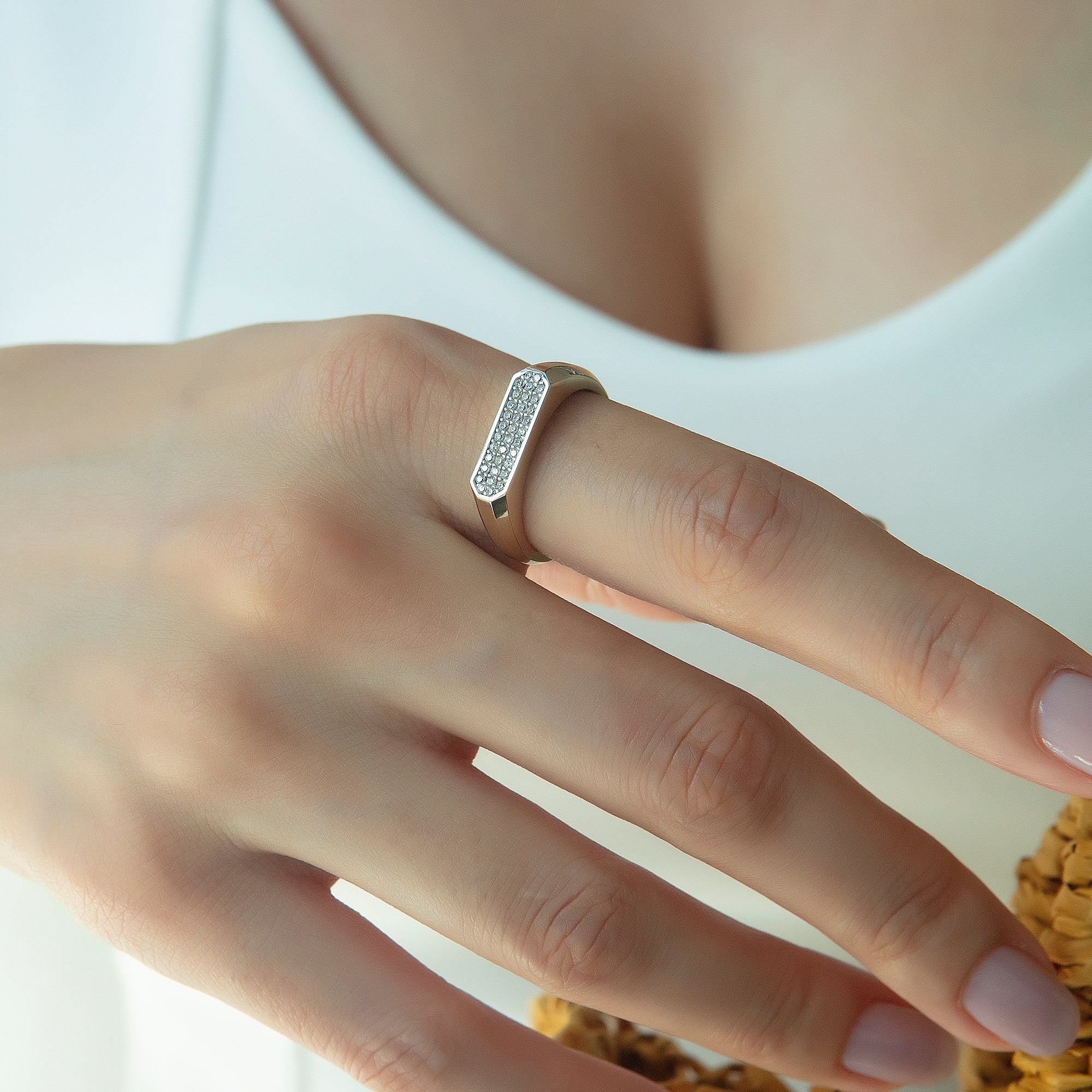 Pavé cubic zirconia bar ring in solid 14K & 18K gold — Kavseyn