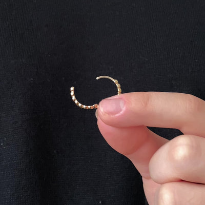 Product video of the Beaded Hoop Earrings in solid gold — Kavseyn