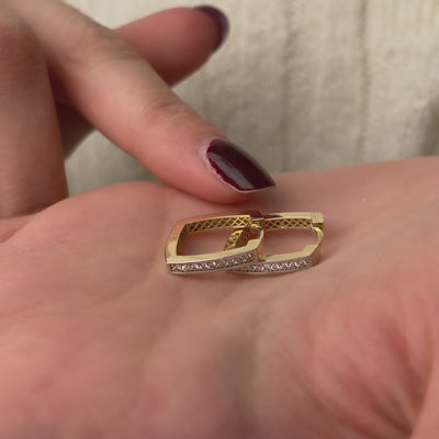 Product video of the Pavé U-Shape Hoop Earrings in solid gold — Kavseyn